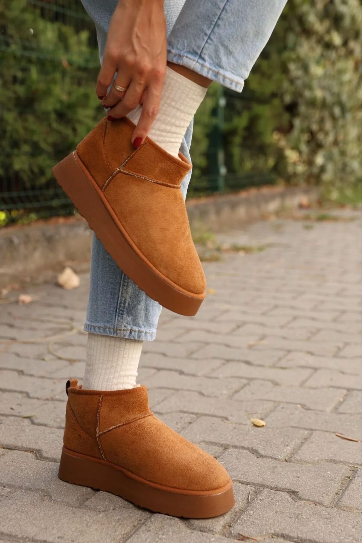 چکمه و بوت چکمه‌های زنانه ضخیم جیر برنزه با خز داخل Basakshoes