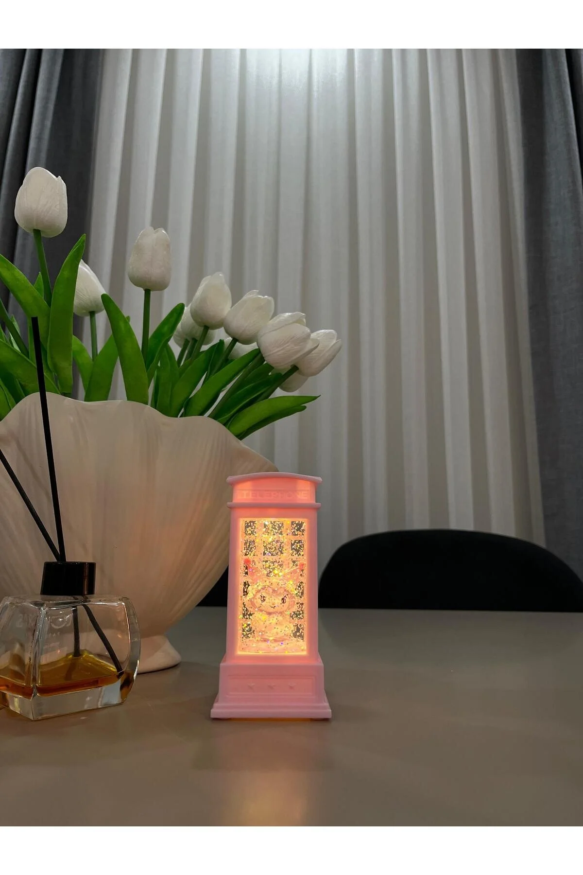 گوی برفی طراحی غرفه تلفن SANRIO KUROMI ILLUMINATED SNOW GLOBE از ترکیه adaura