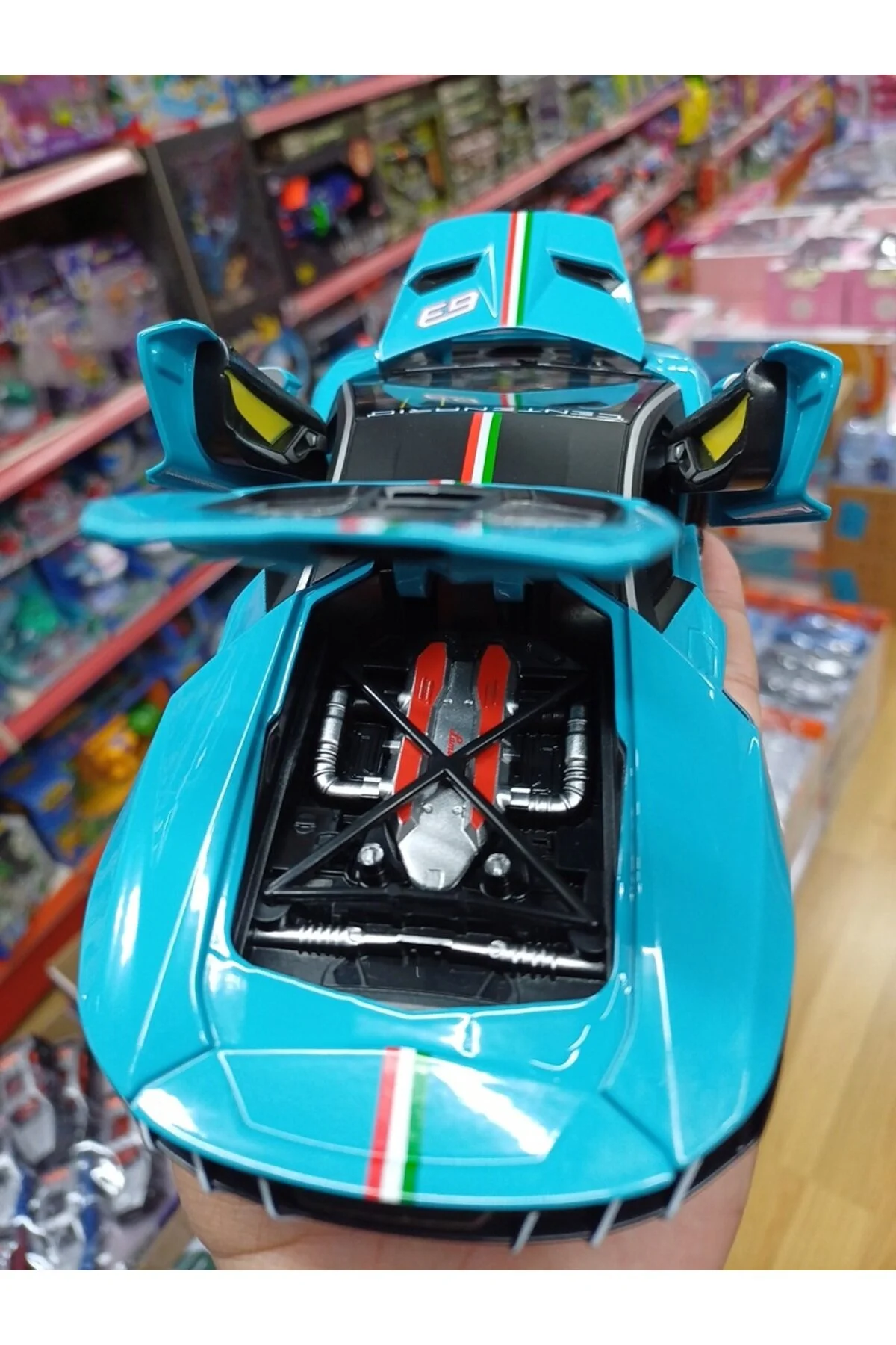مدل خودرو LAMBORGHINI CENTENARIO LP 770 DIECAST METAL 1.24 MODEL چرخ های جلو به سمت راست و رنگ آبی می چرخند OYUNCAKSAHİLİ