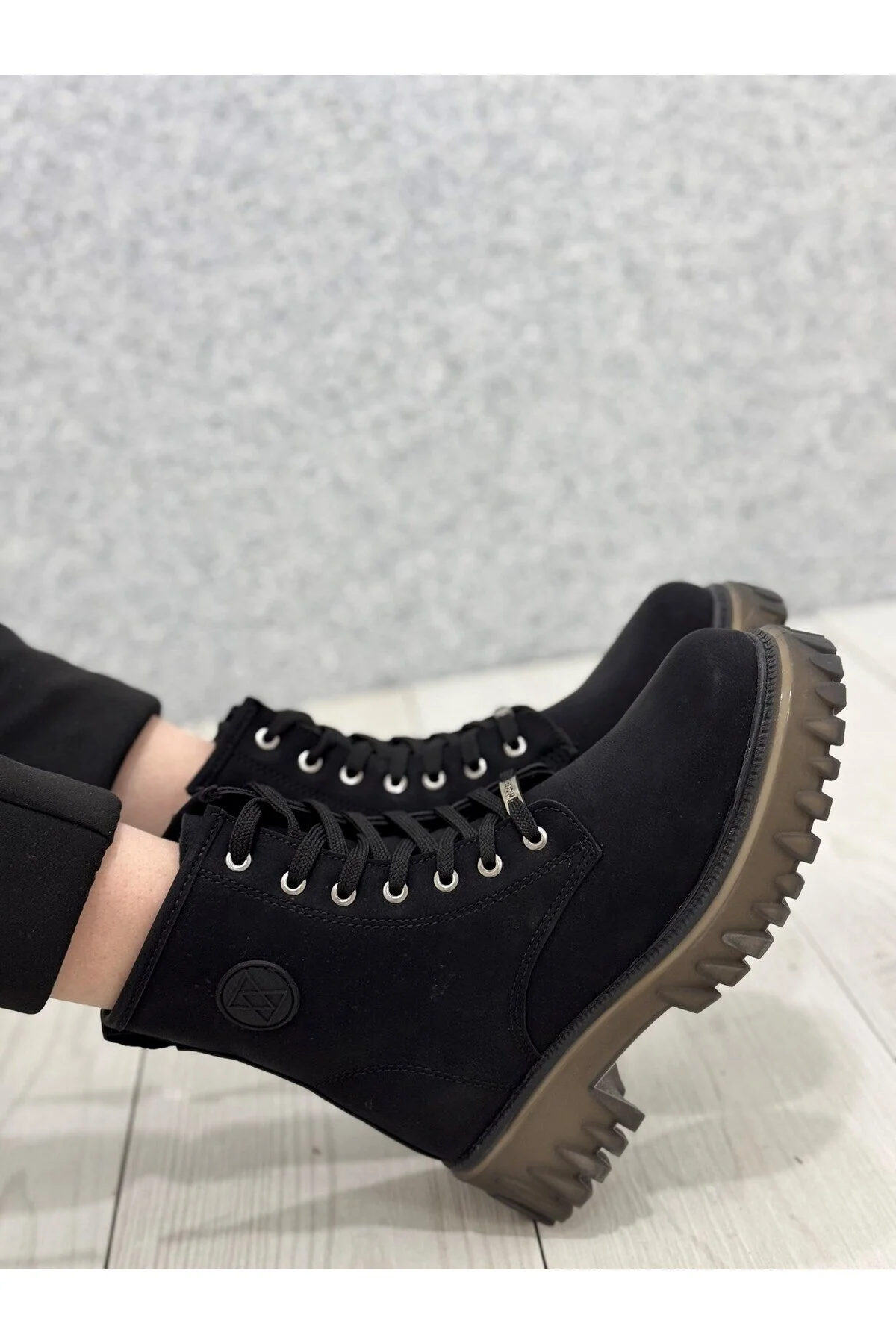 بوت مشکی زنانه 2615 NUBUK لاستیک لغزش بدون مسیر ویکرز Wickers