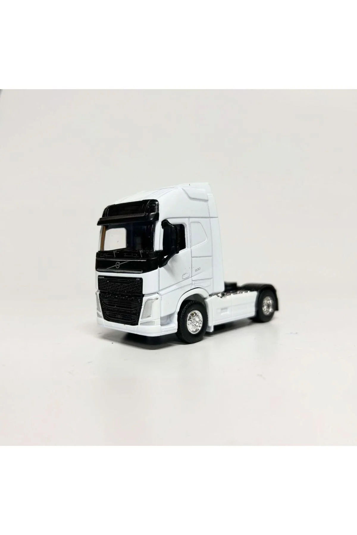 کامیون و ماشین آلات ساختمانی اسباب بازی 1:64 فنجان فلزی VOLVO FH WELLY