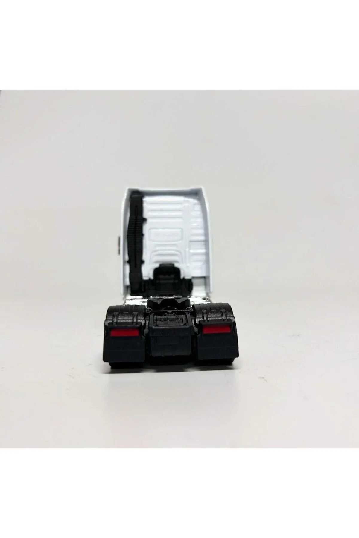 کامیون و ماشین آلات ساختمانی اسباب بازی 1:64 فنجان فلزی VOLVO FH WELLY