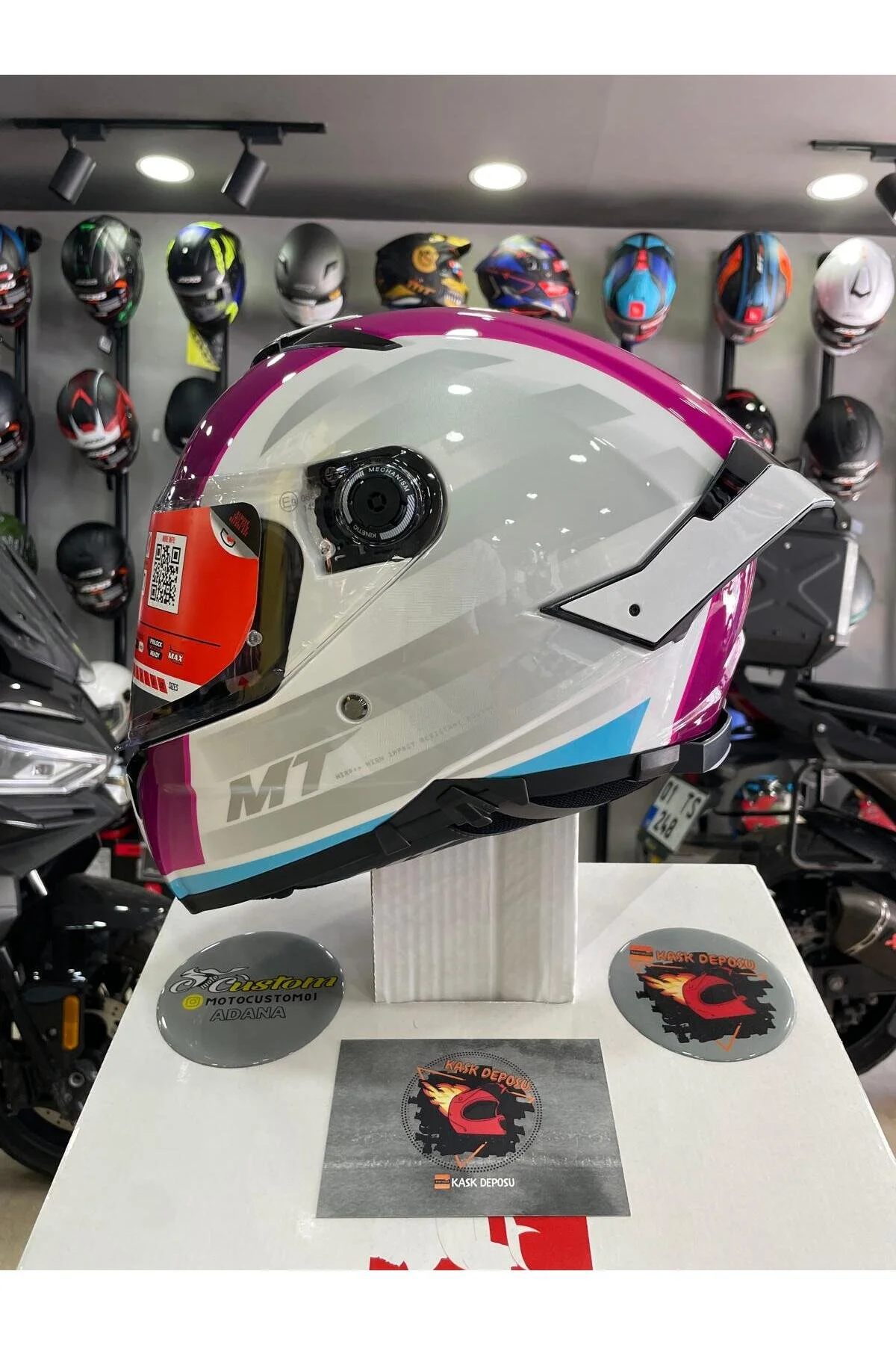 کلاه کاسکت موتورسیکلت سفید THUNDER 4 SV TREADS C8 FLIT FACE HELMET بسته روشن MT