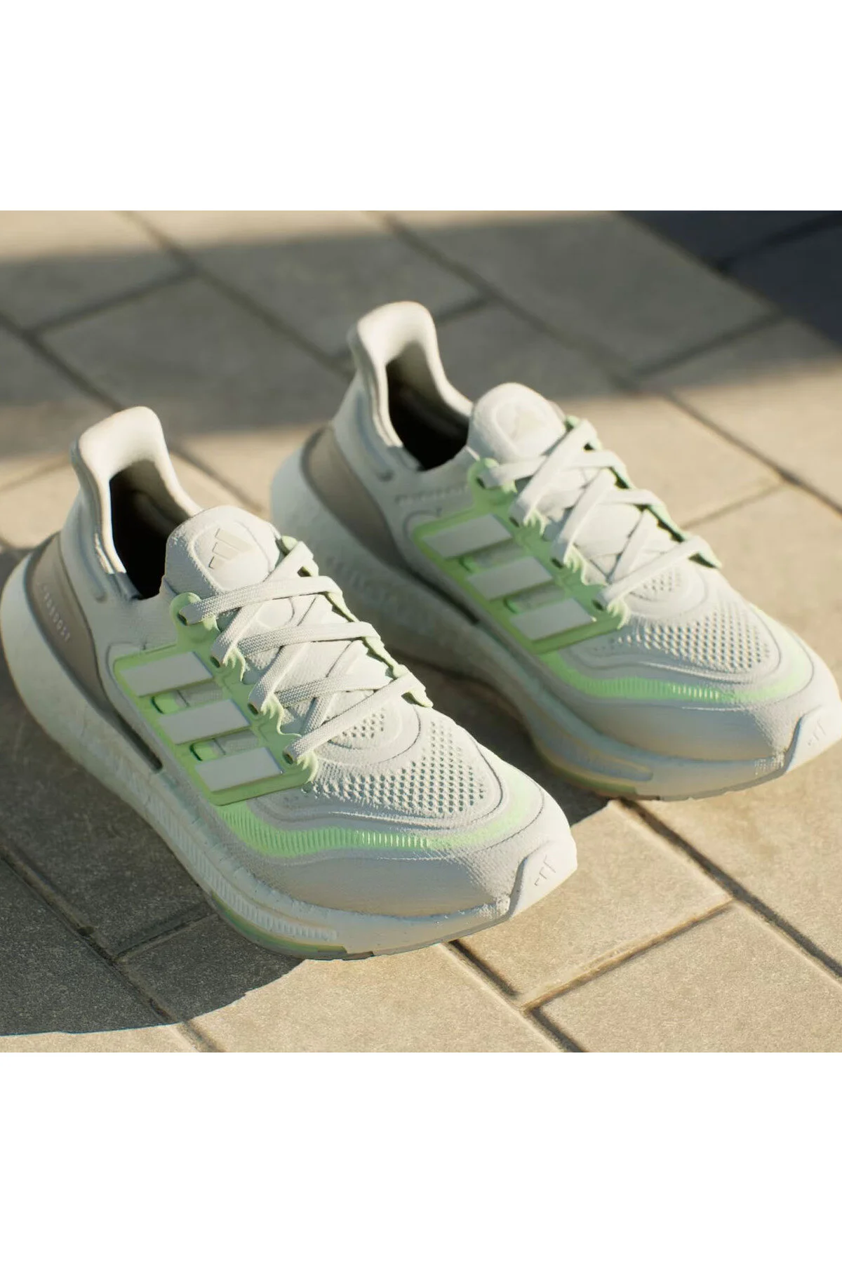 کفش پیاده روی زنانه های ROAD ULTRABOOST LIGHT آدیداس adidas