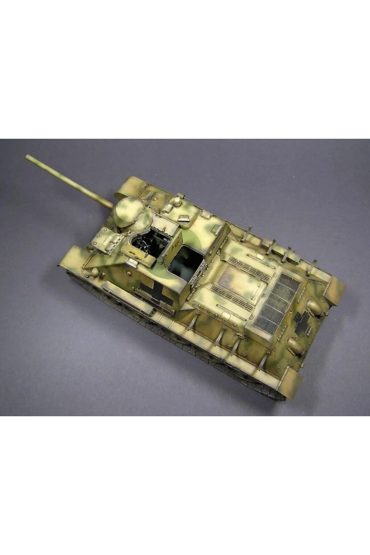 ماکت مردانه و زنانه 1:35 TANK 85 R . همراه با خدمه. MiniArt