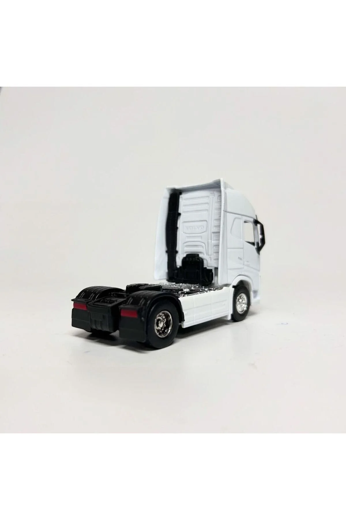کامیون و ماشین آلات ساختمانی اسباب بازی 1:64 فنجان فلزی VOLVO FH WELLY