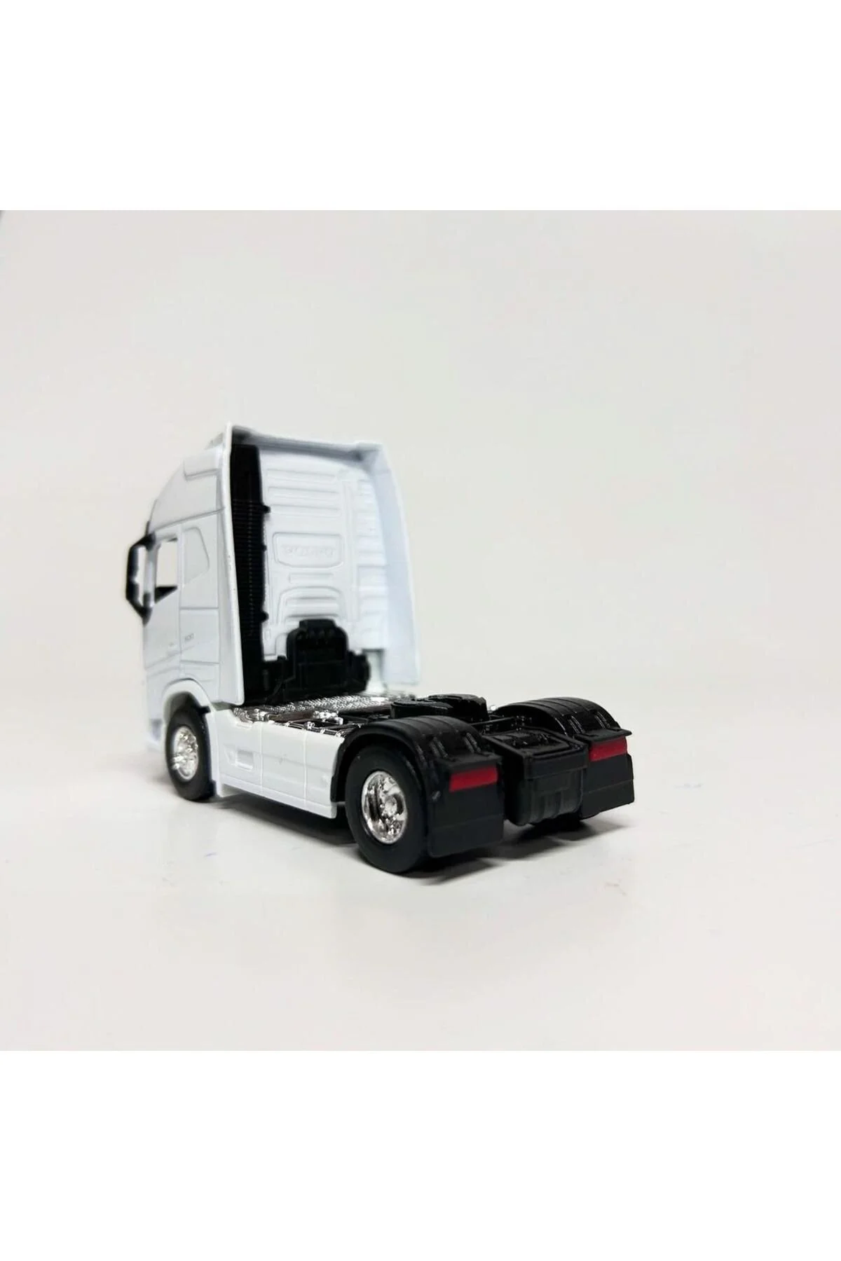 کامیون و ماشین آلات ساختمانی اسباب بازی 1:64 فنجان فلزی VOLVO FH WELLY