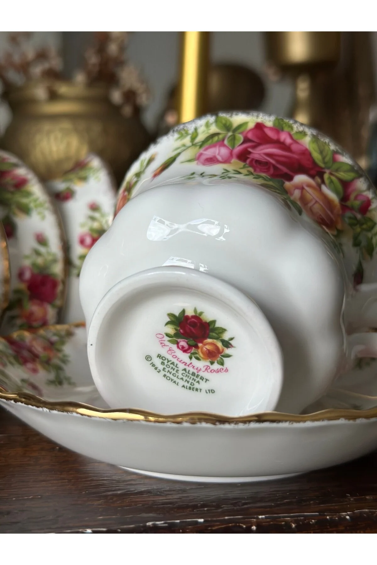 فنجان چای قرمز چایی خوری پرسلن عتیقه فروشی کشور قدیمی گل سرخ و بشقاب دو قهوه 200 میل  Royal Albert