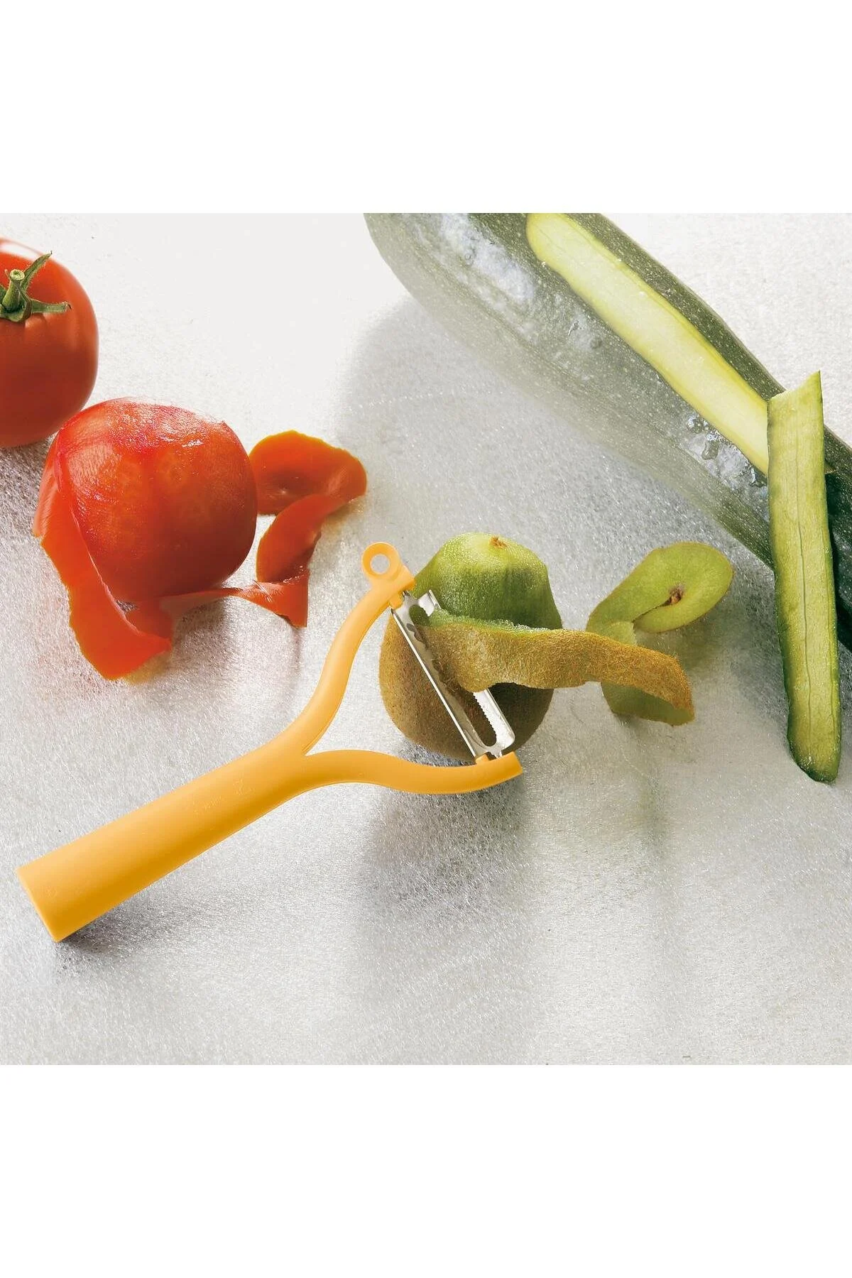 پوست‌کن نارنجی پوست کن نسیم تابستانی که مستقیم می شود  Tupperware