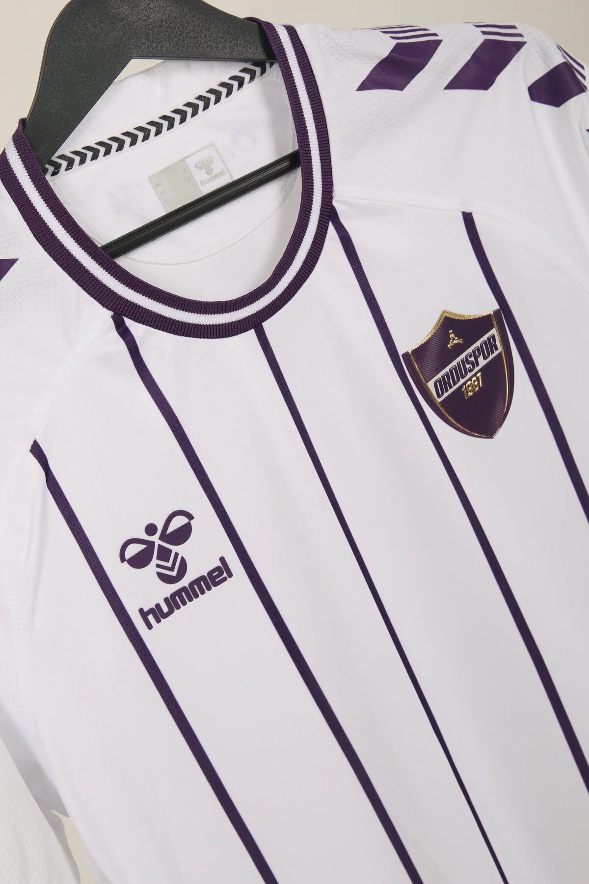 پیراهن فوتبال سفید مردانه و زنانه 2024 2025 فوقانی بزرگسالان هومل hummel