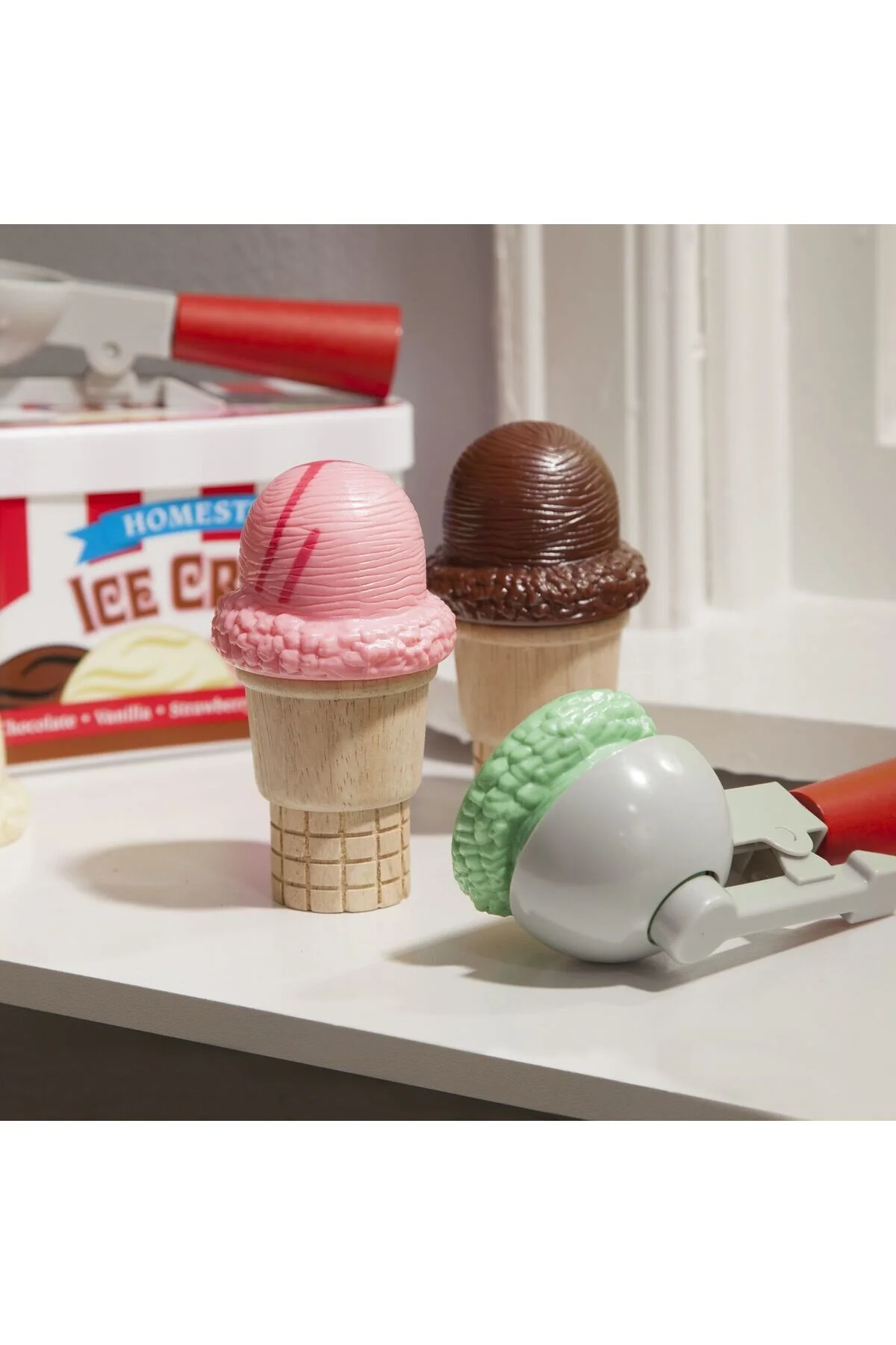 ست بازی مردانه و زنانه مجموعه خدمات مخروط بستنی Melissa & Doug Melissa & Doug
