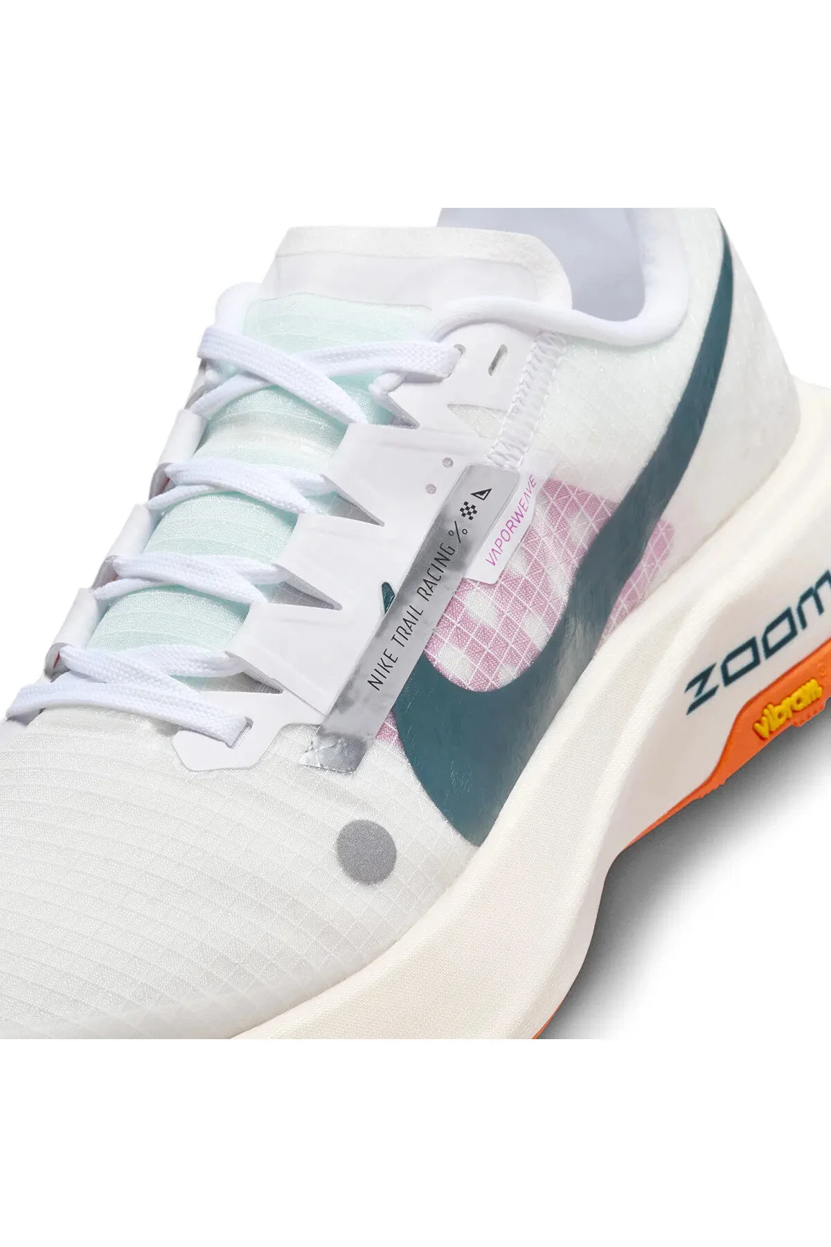 کفش زنانه Ultrafly Trail نوع سرزمین سفید رانینگ نایک Nike