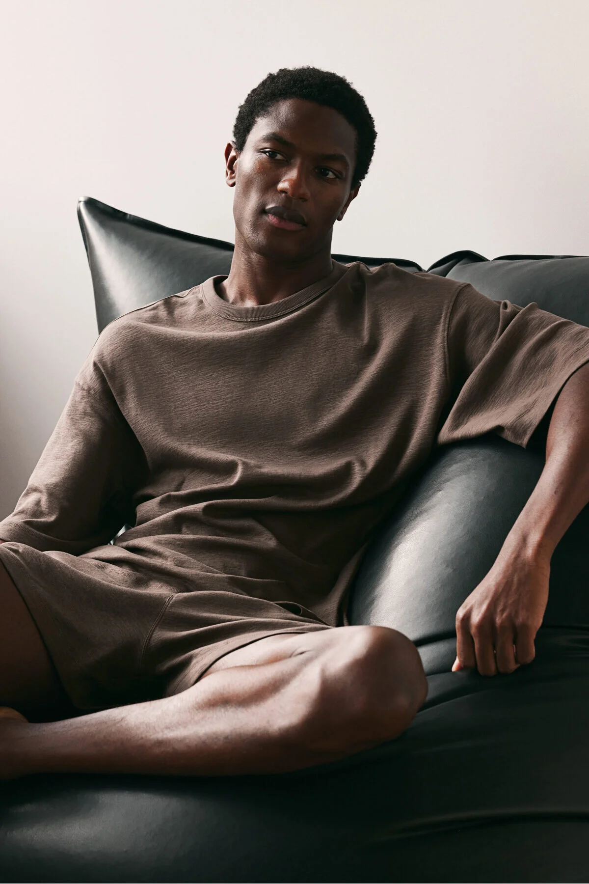 ست پیژامه مردانه لباس خواب با T SHIRT و شورت تنظیم شده است H&M