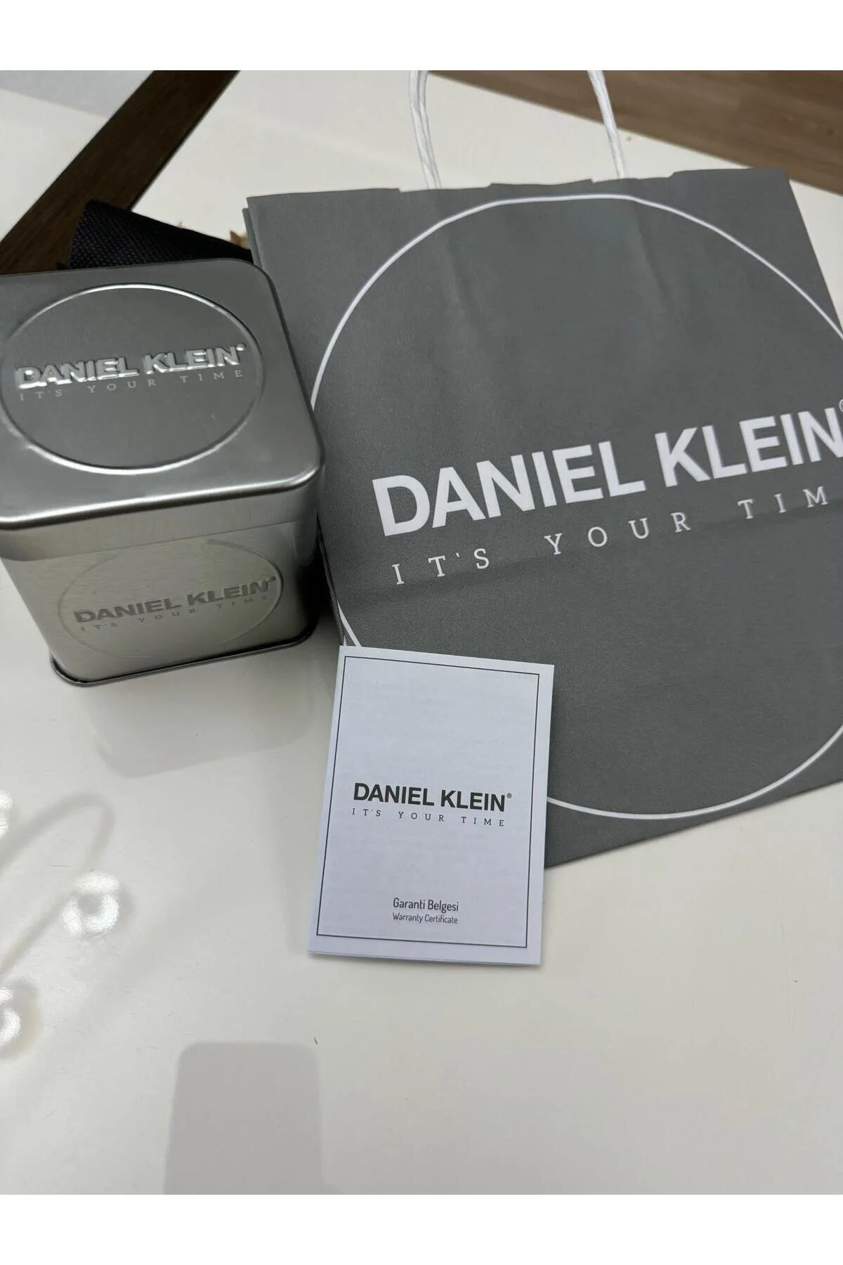 ساعت مچی زنانه گوشه دار رنگ طلایی مدل جدید DKF.2315A Daniel Klein