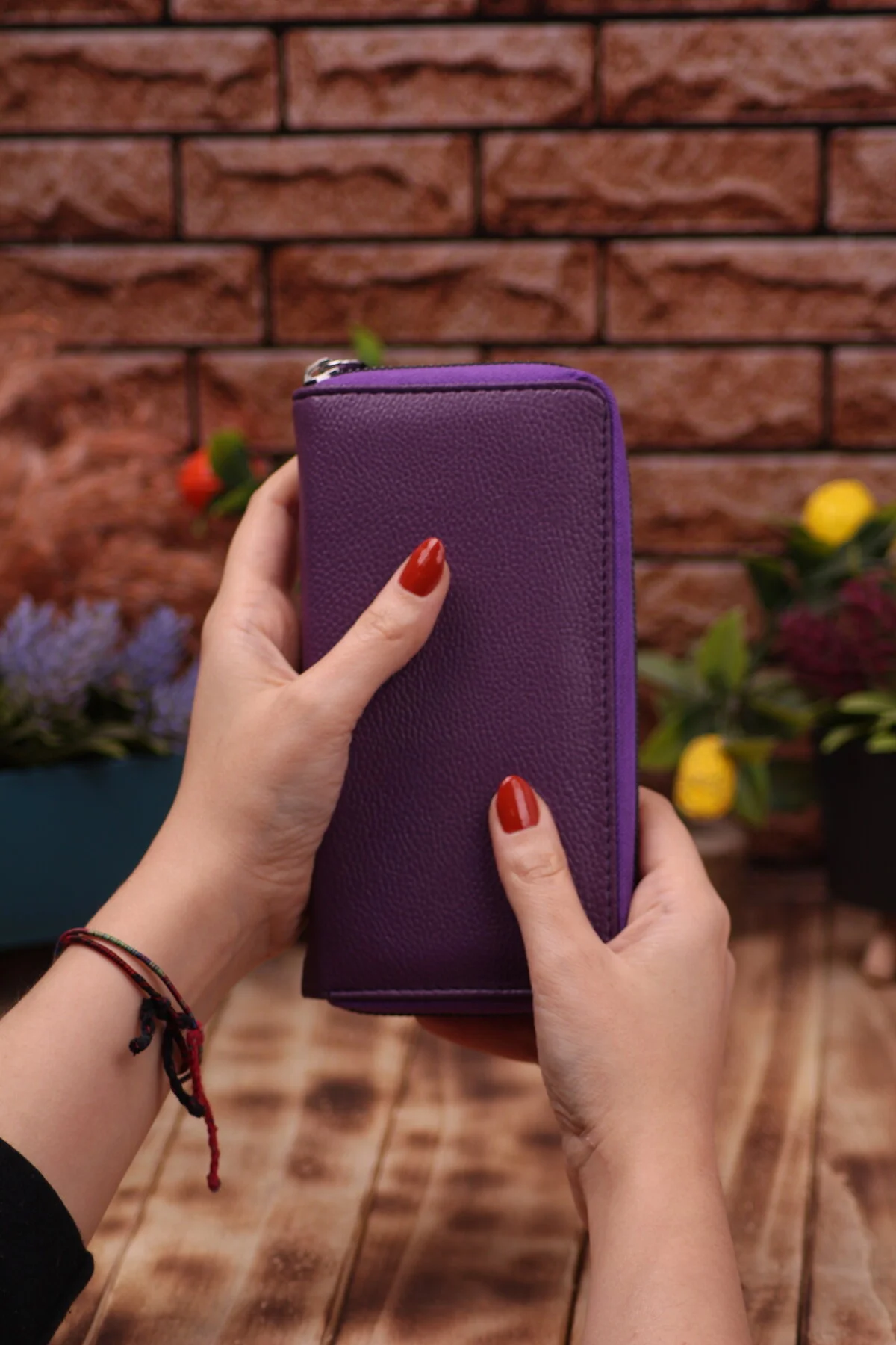 کیف پول جا کارتی بلند یونیسکس با محفظه تلفن Ozka Leather Collection