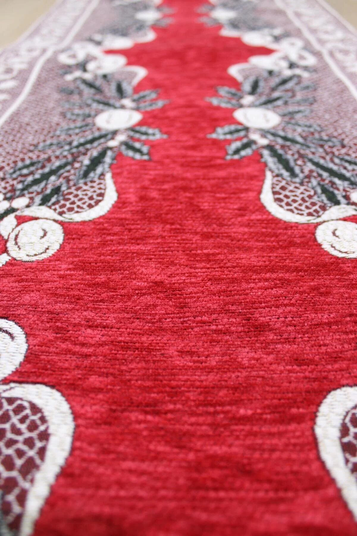 رانر و زیر بشقابی چند رنگ گل تاج کریسمس ژاکارد بافی Goben Decorative Year New Runner 40 150  Believe