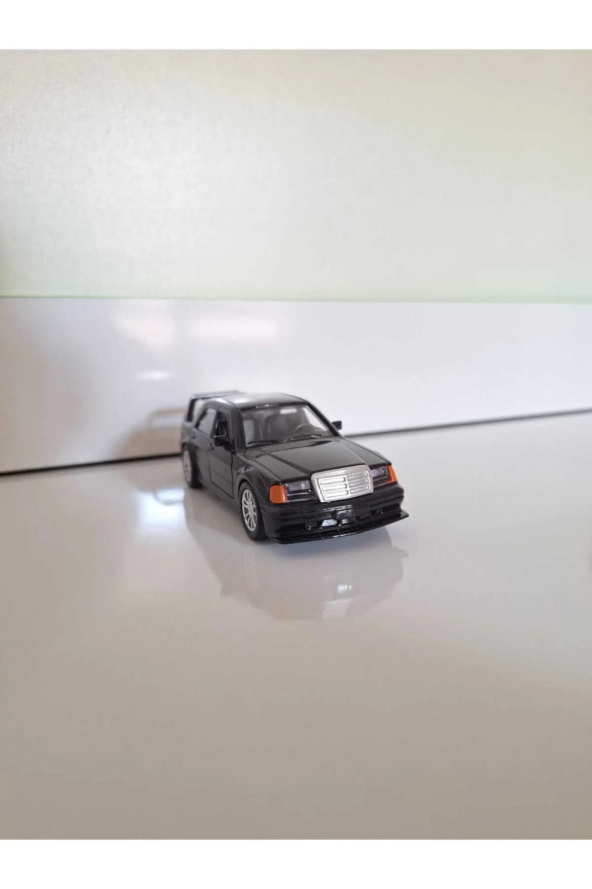 ماشین اسباب بازی مرسدس بنز 190E W201 فلزی HOT WHEELS