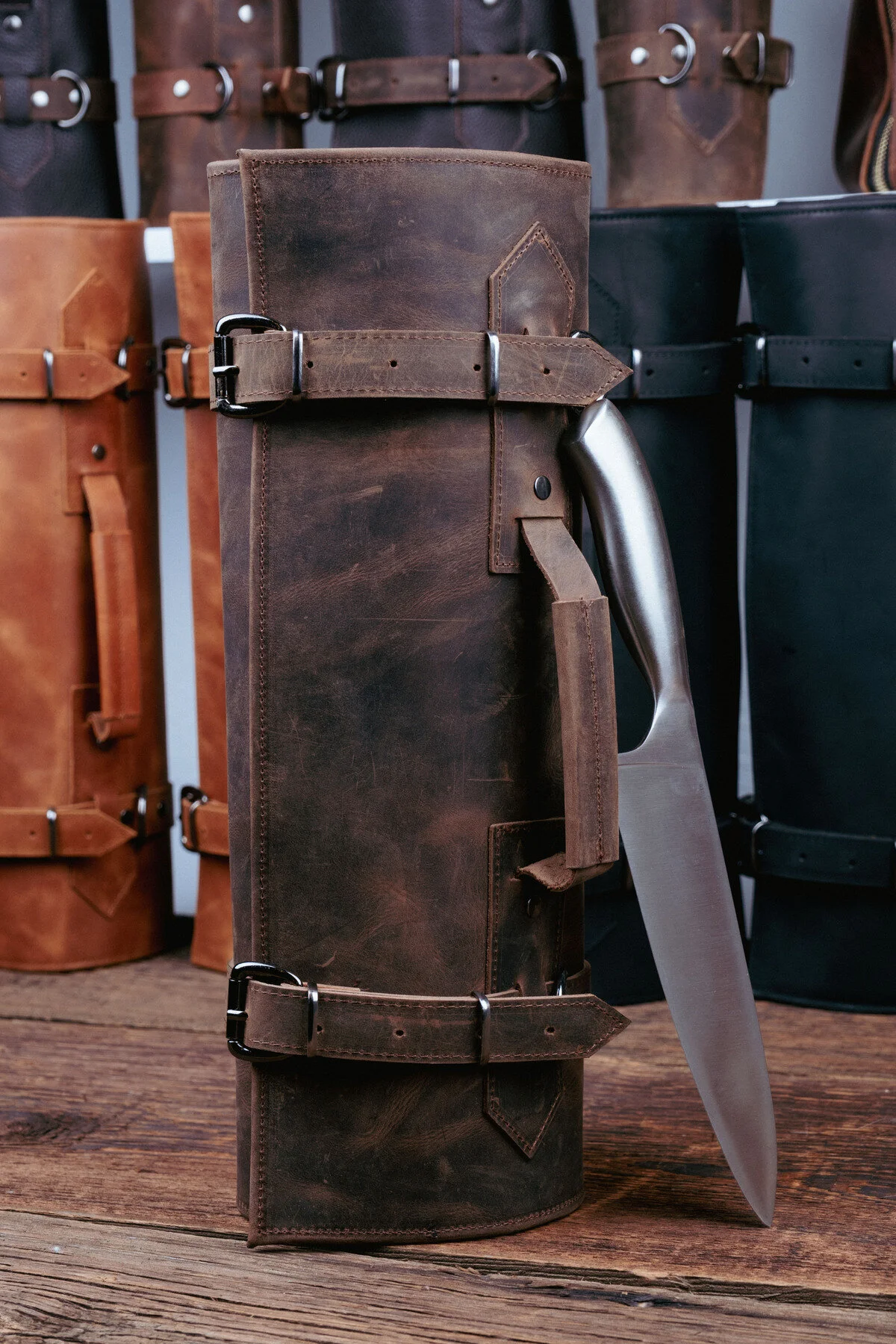 چاقو و ست چند رنگ کیف چاقوی چرمی کیسه سرآشپز قهوه ای پخته  saraci leather craft