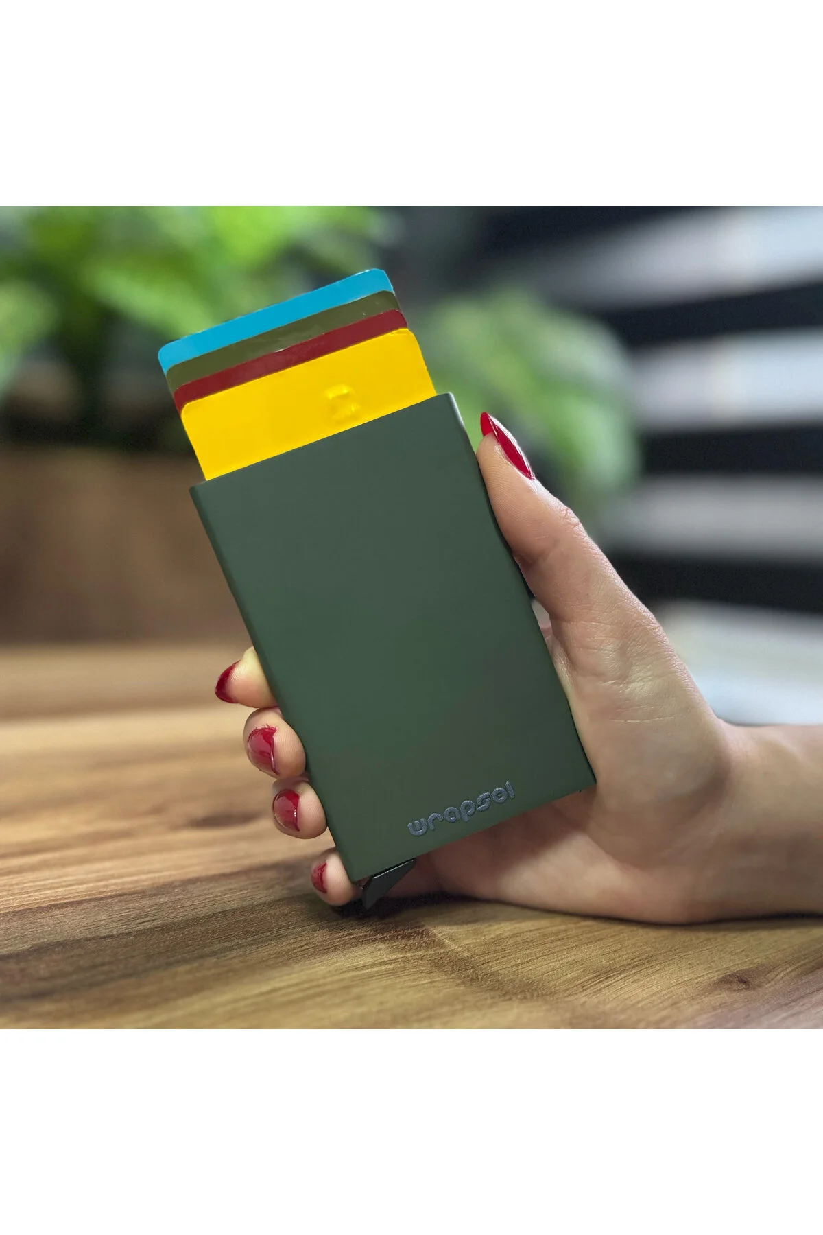 کارت دار سبز مردانه و زنانه مکانیسم مقدس RFID محافظت شده آلومینیوم اتوماتیک اعتباری رنگ مات خاکی رپ‌سول Wrapsol