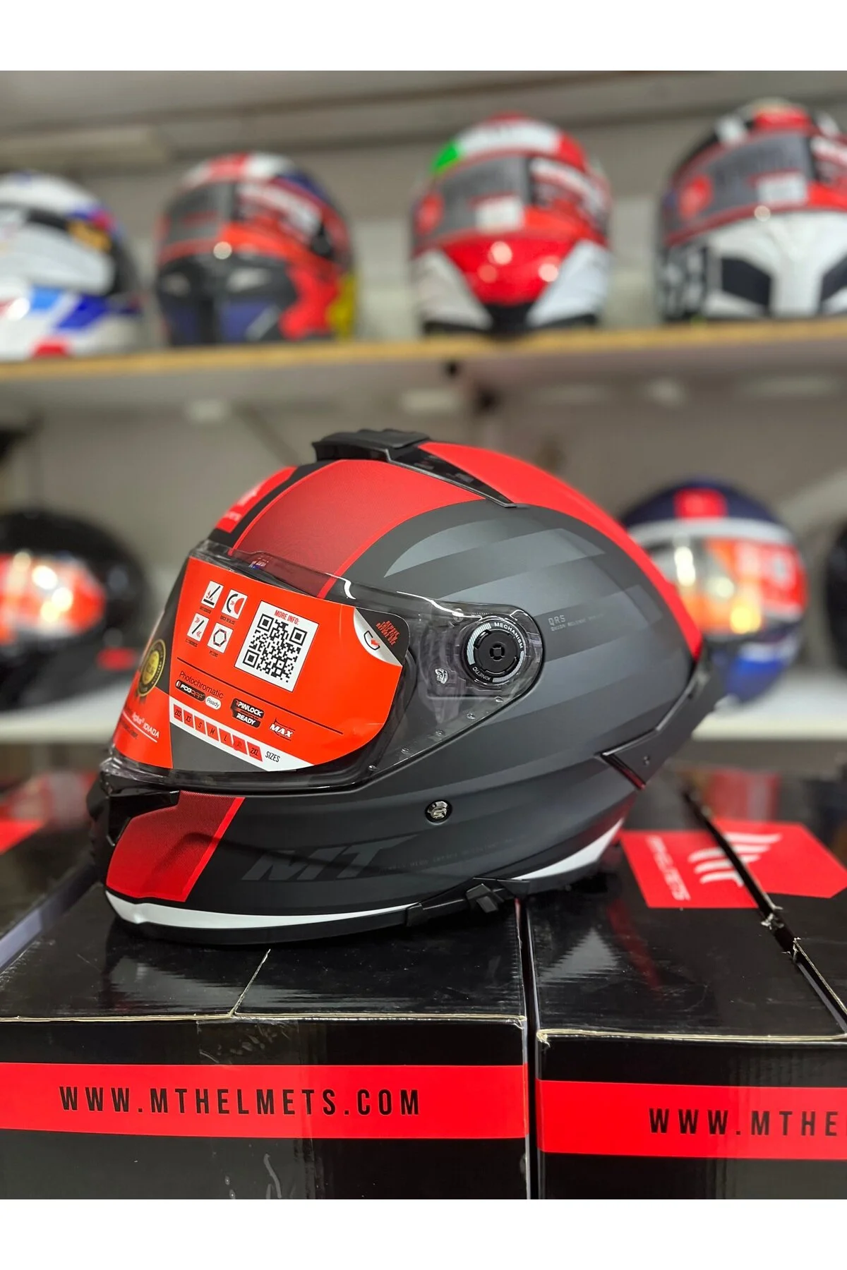 کلاه کاسکت موتورسیکلت مشکی THUNDER 4 SV B5 صورت کامل با عینک آفتابی MT