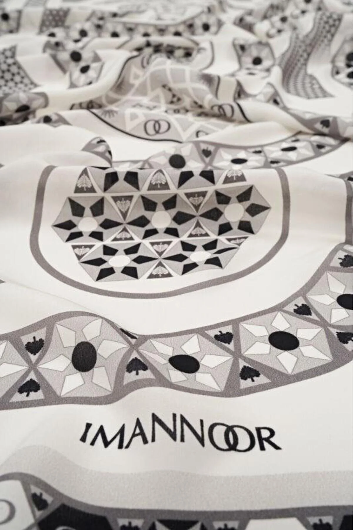 شال سفید زنانه الگوی هزارتوی SILK اورجینال Imannoor