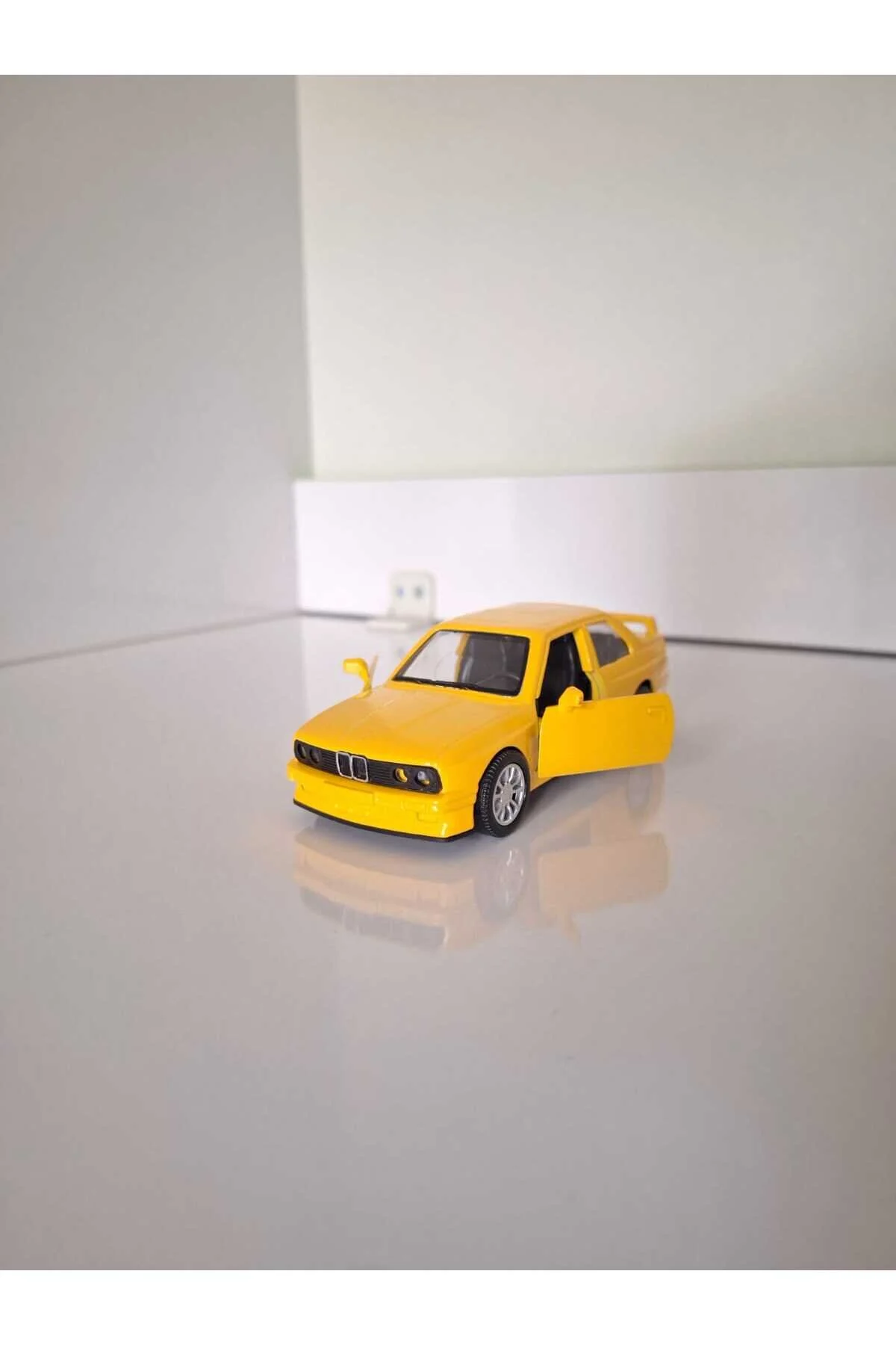ماشین اسباب بازی فلزی زرد BMW E30 از ترکیه HOT WHEELS