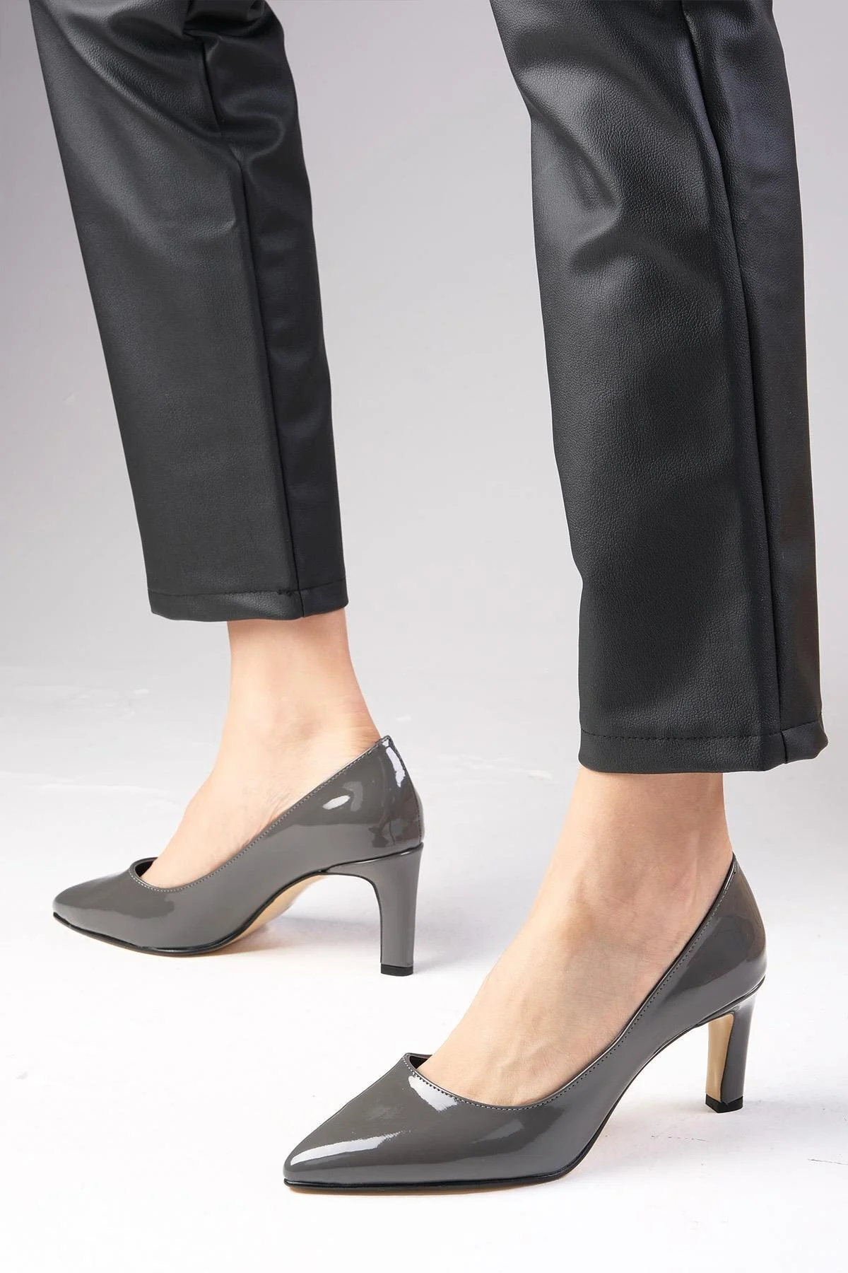 استیلتو خاکستری زنانه Lita Gray Color Patent چرمی Stiletto کفش پاشنه پا Mio Gusto