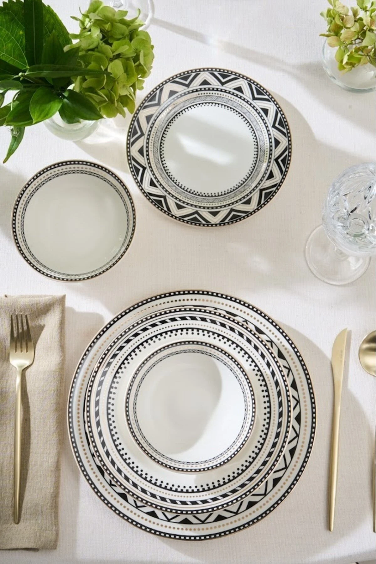 سرویس غذاخوری TRIA NEW BONE 24 PIECE 6 PHINE DINNER SET مشکی کاراجا Karaca
