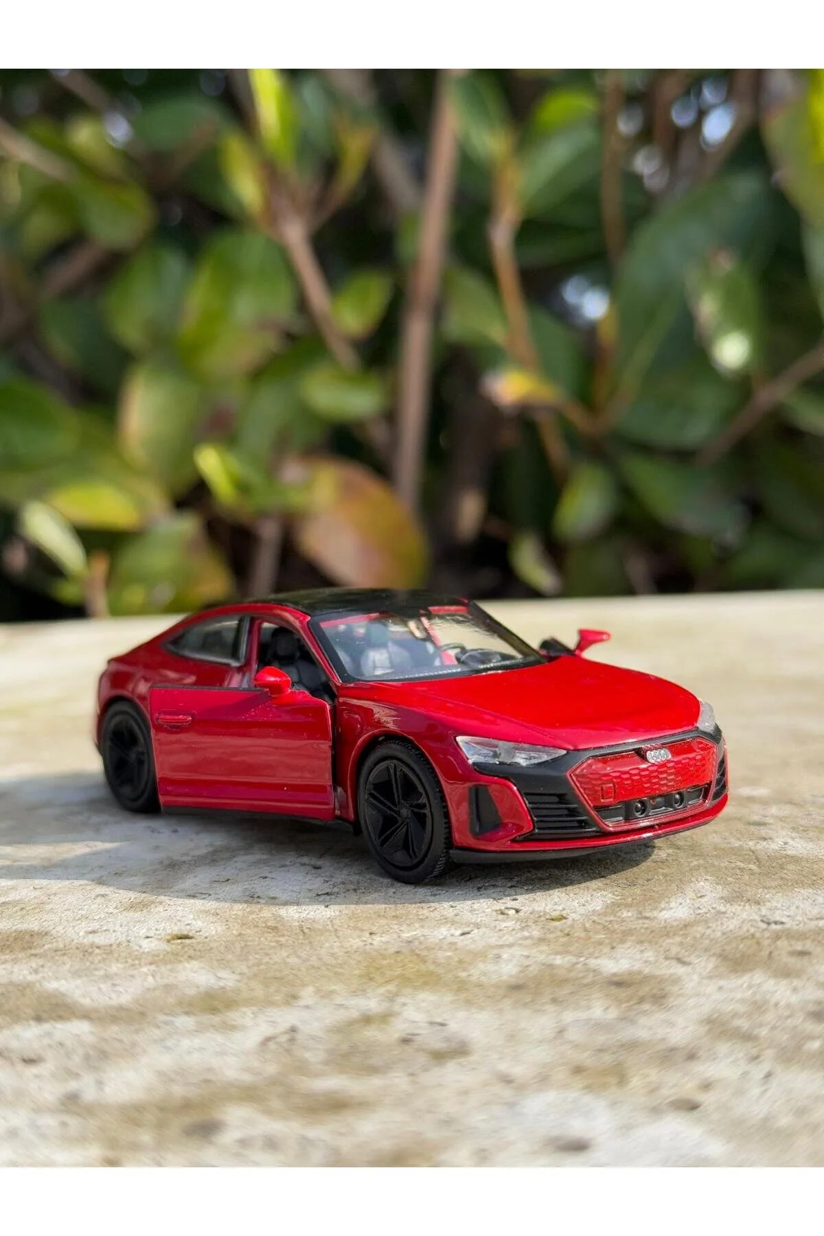 ماشین اسباب بازی AUDI RS E TRON GT COLLECTION CAR METAL 12CM لوکس قرمز مدل scntoys