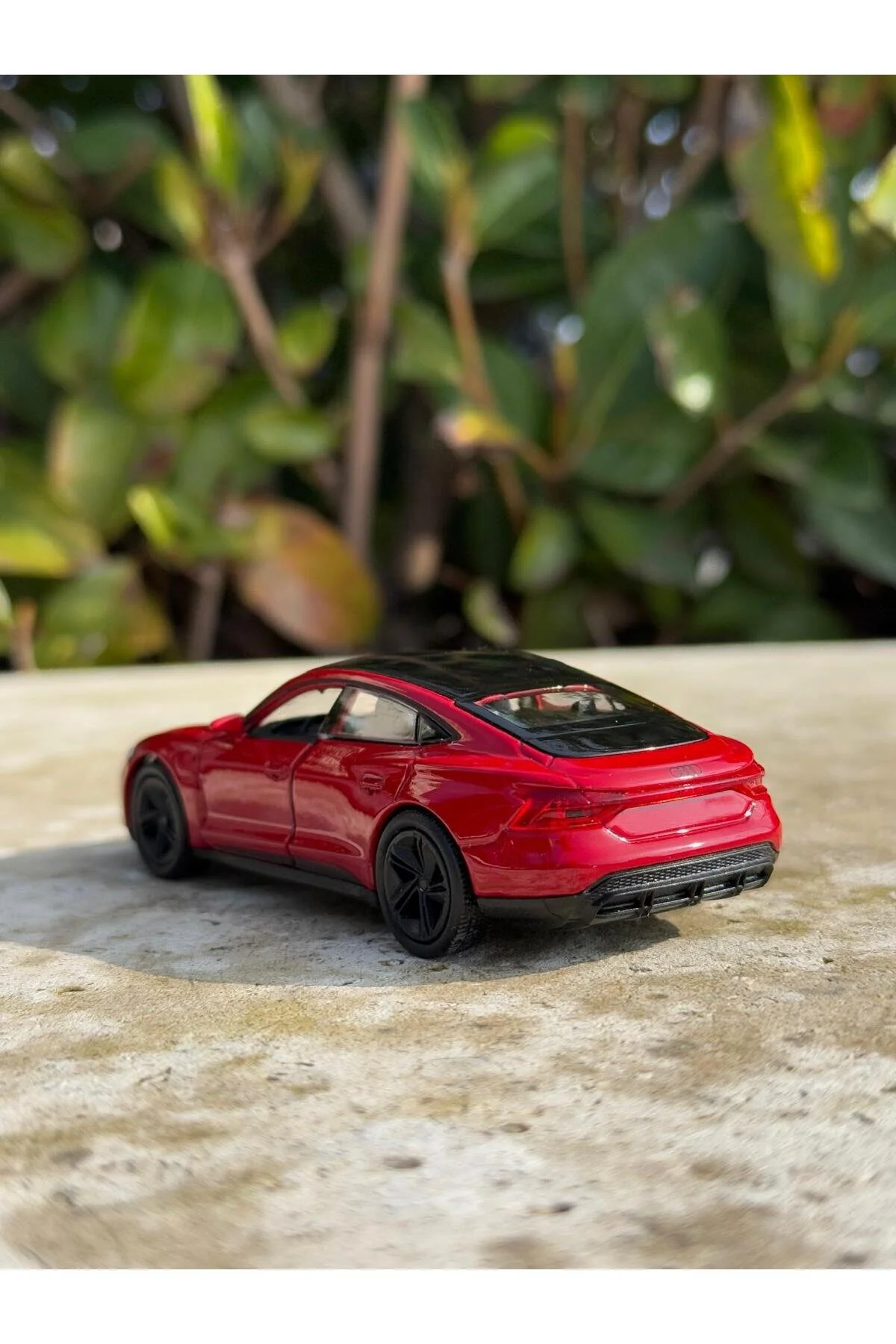 ماشین اسباب بازی AUDI RS E TRON GT COLLECTION CAR METAL 12CM لوکس قرمز مدل scntoys