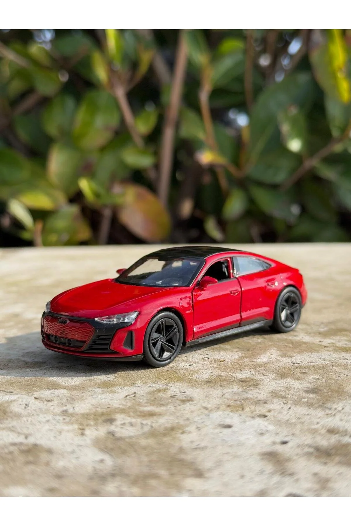 ماشین اسباب بازی AUDI RS E TRON GT COLLECTION CAR METAL 12CM لوکس قرمز مدل scntoys