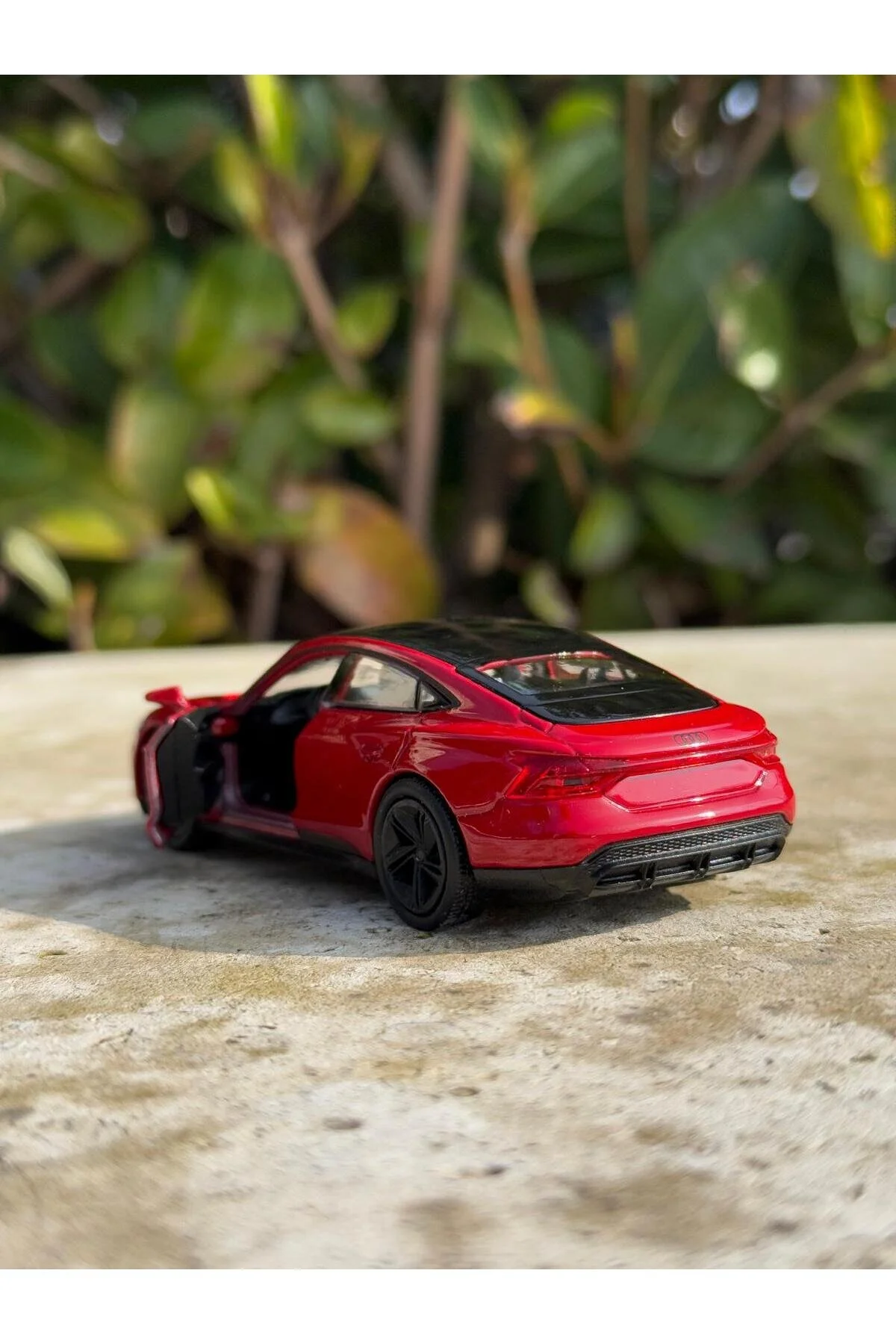 ماشین اسباب بازی AUDI RS E TRON GT COLLECTION CAR METAL 12CM لوکس قرمز مدل scntoys