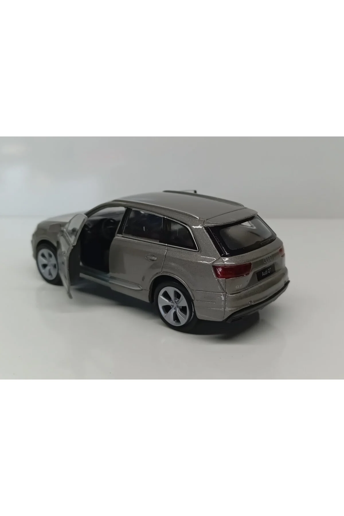 مدل خودرو DIANOMI WELLLY 1:32 مقیاس AUDI Q7 CZECH FLIM 12 سانتی متر ماشین فلزی WELLY