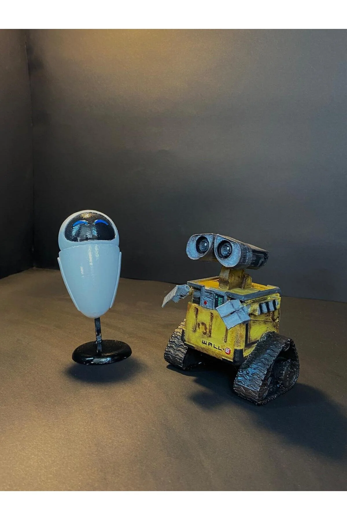 فیگور WALL E 12CM تک محصولی می باشد از ترکیه EOCRAFT