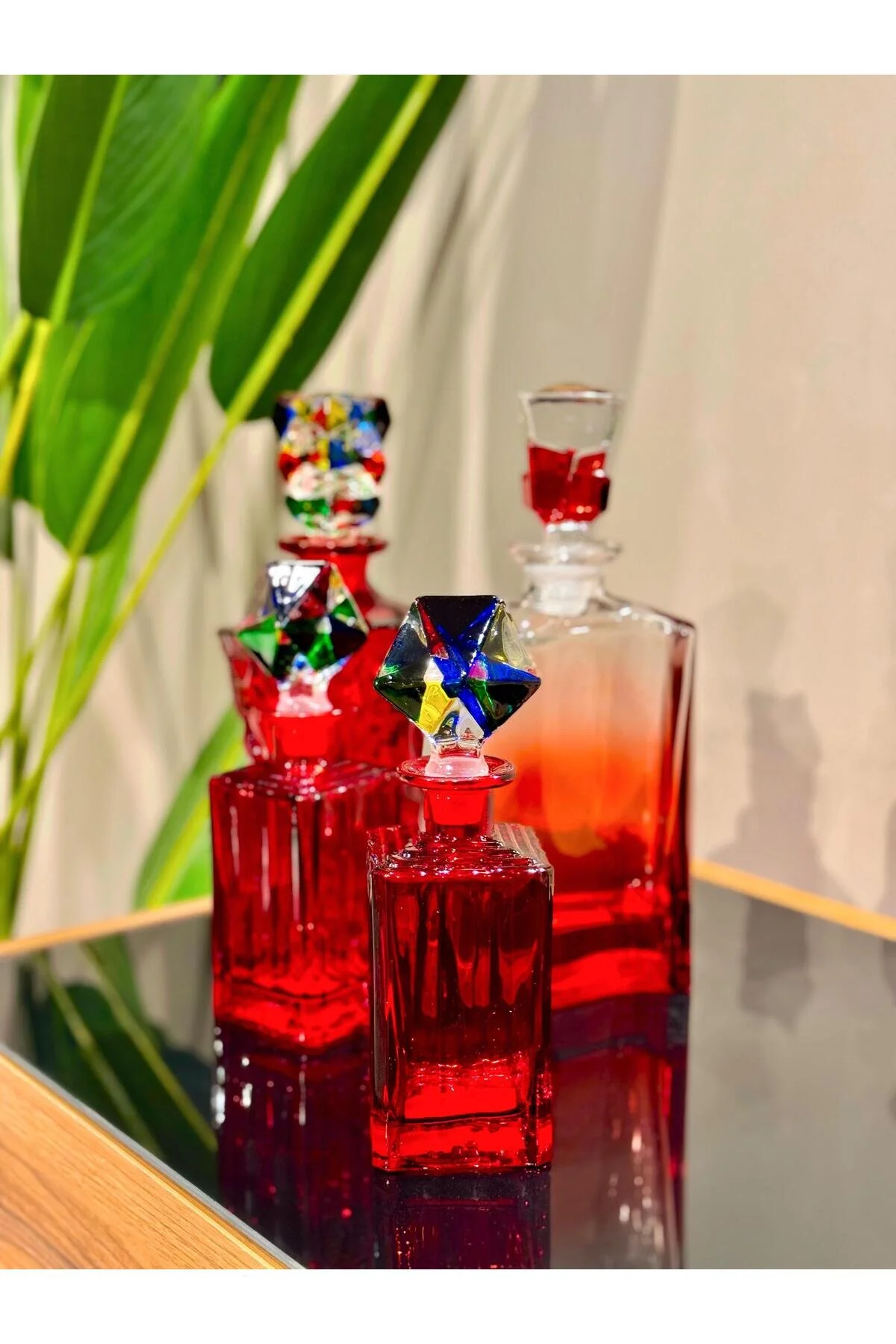 پارچ و تنگ بطری شیشه ای قرمز 30CM 800ML P091.331962 Mikasa Moor