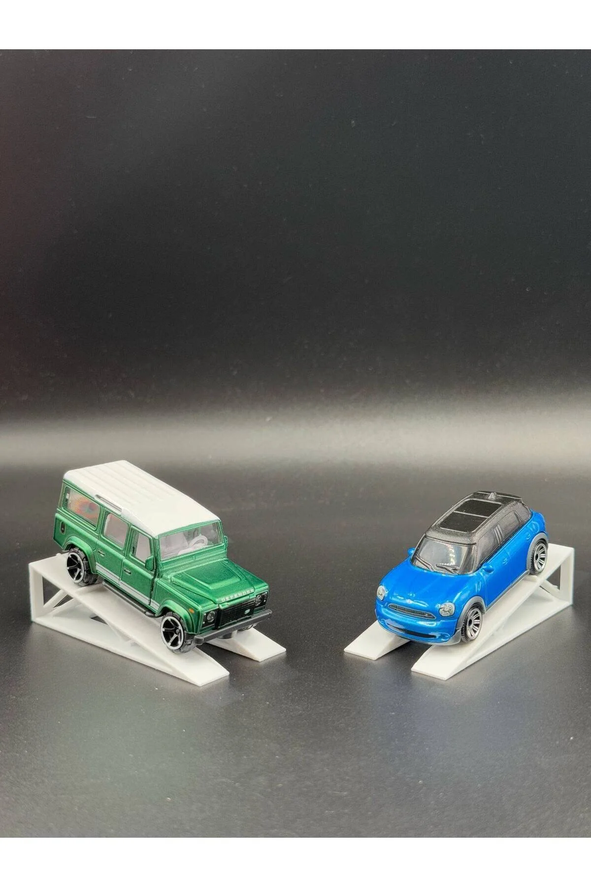 ماشین اسباب بازی 1:64 رمپ مقیاس سفید 2 HOT WHEELS
