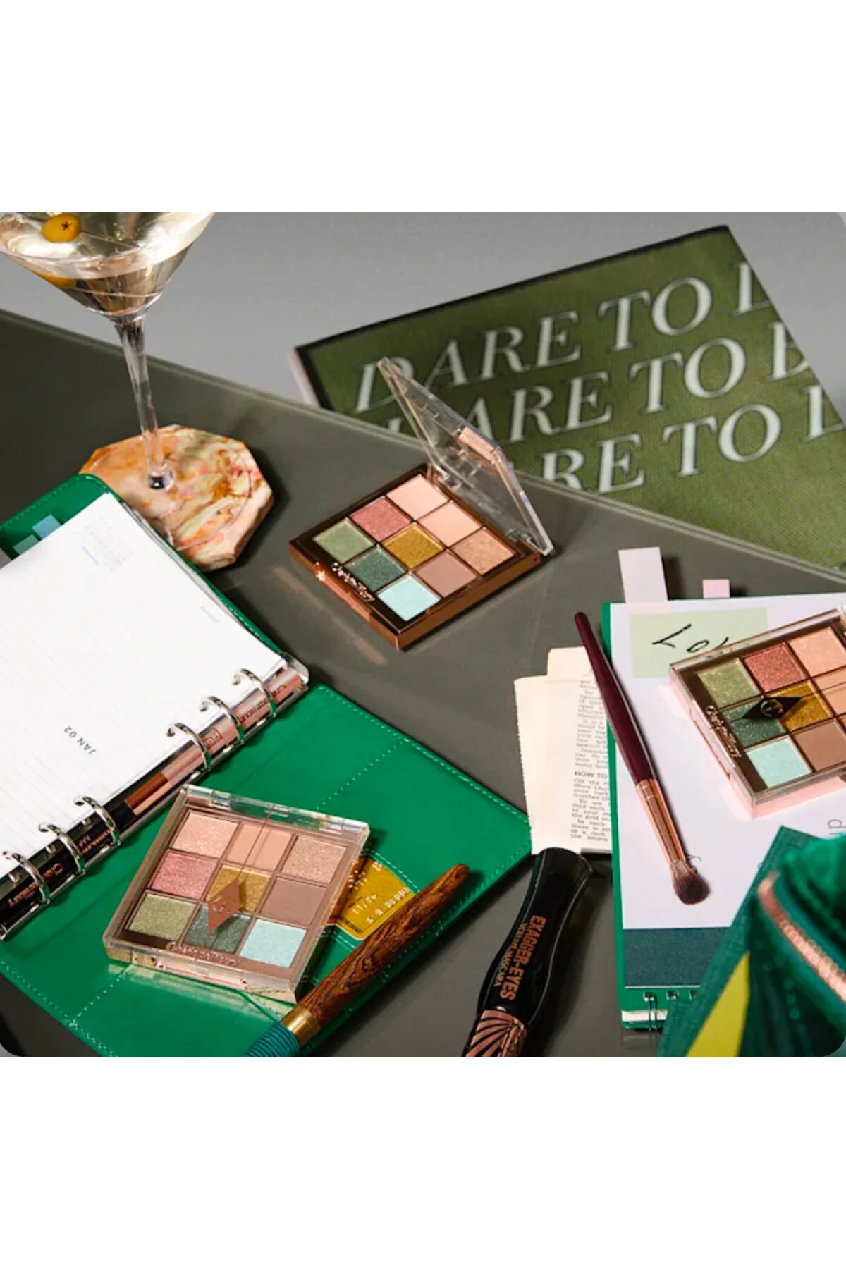 سایه چشم پالت CHARLOTTE'S BEAUTIFYING EYE TRENDS EMERALD EFFECT 9G. اورجینال charlotte tilbury