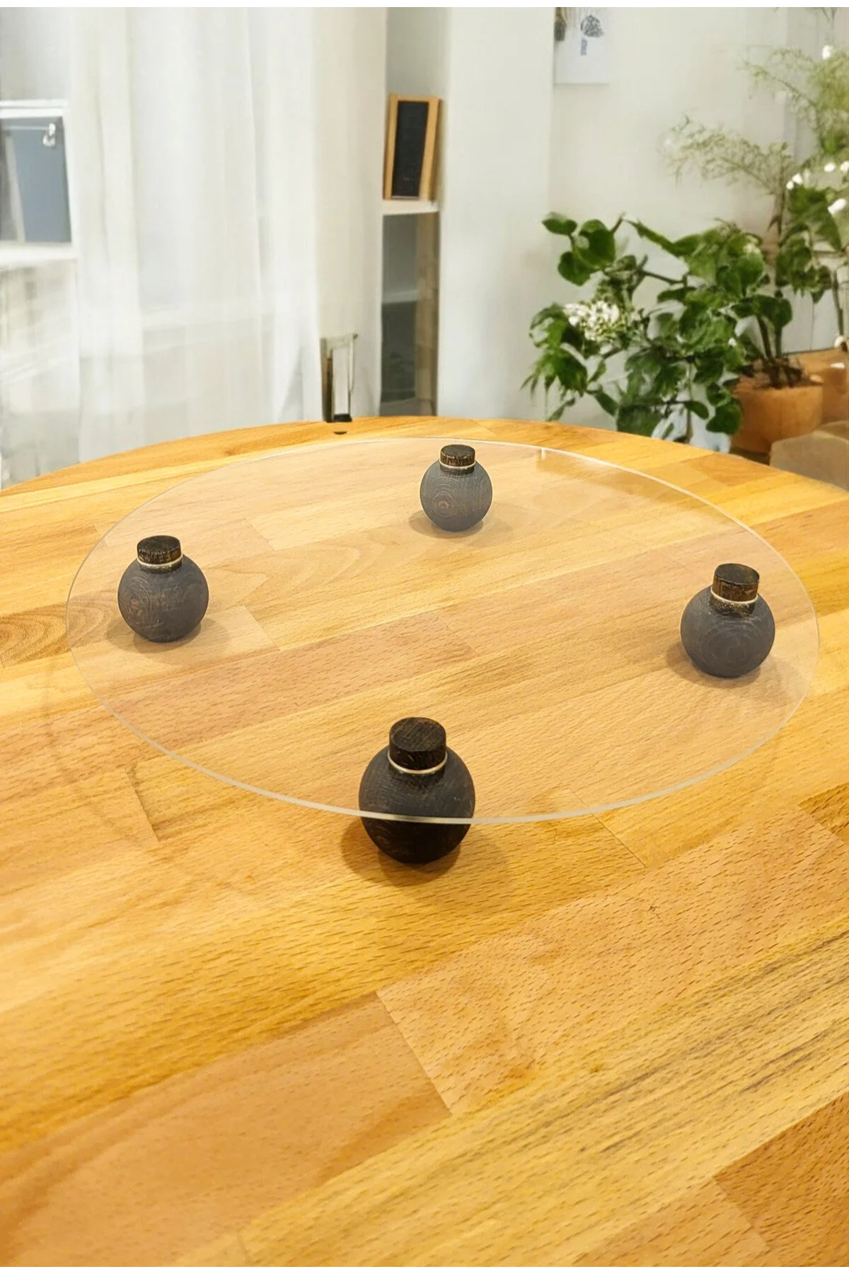 نظم‌دهنده لوازم آرایش و جواهر PLEXI با سازمان دهنده پاهای چوبی تزئینی تنظیم کننده جواهرات PEKA
