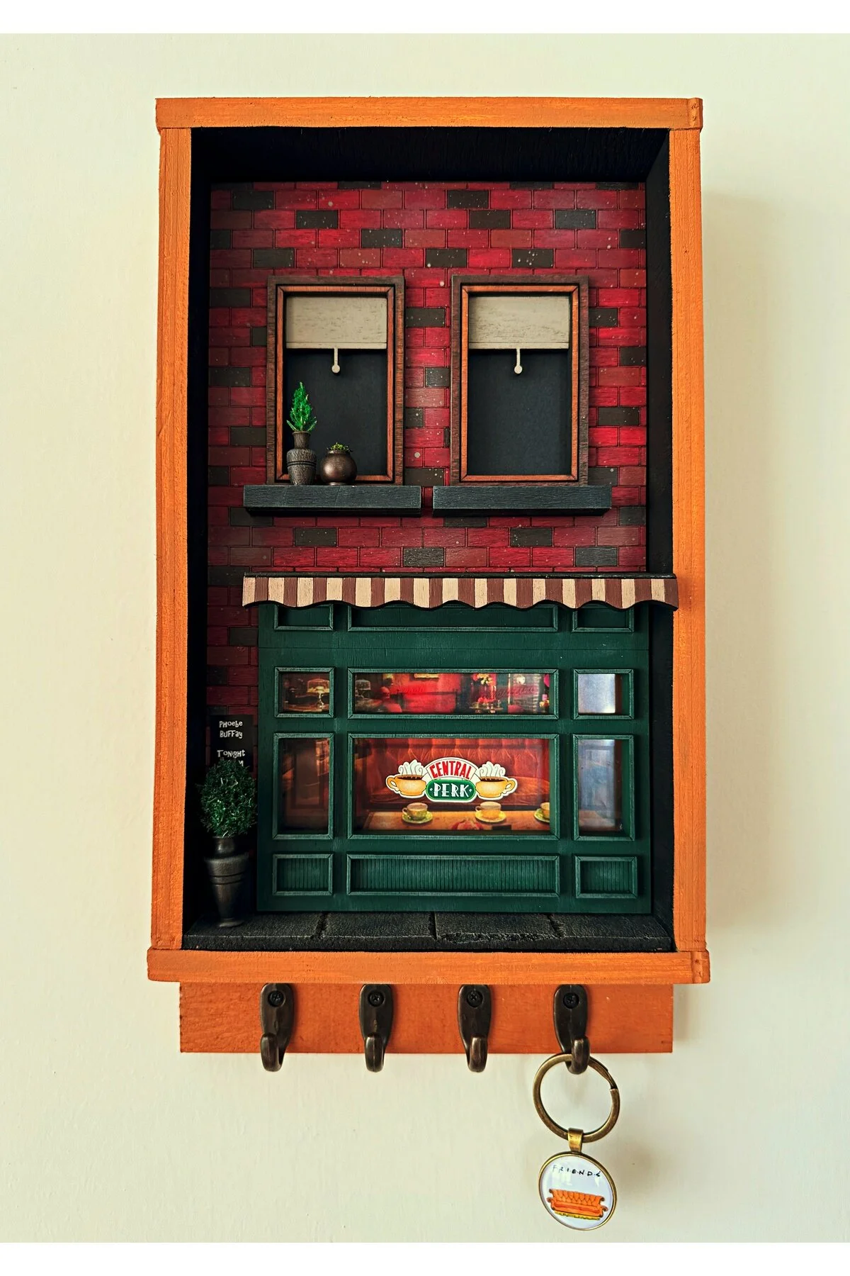 جلیقه کلید جاکلیدی با موضوع سریال FRIENDS CENTRAL PERK دیوراما دکور دیوار White Rabbit Art Works