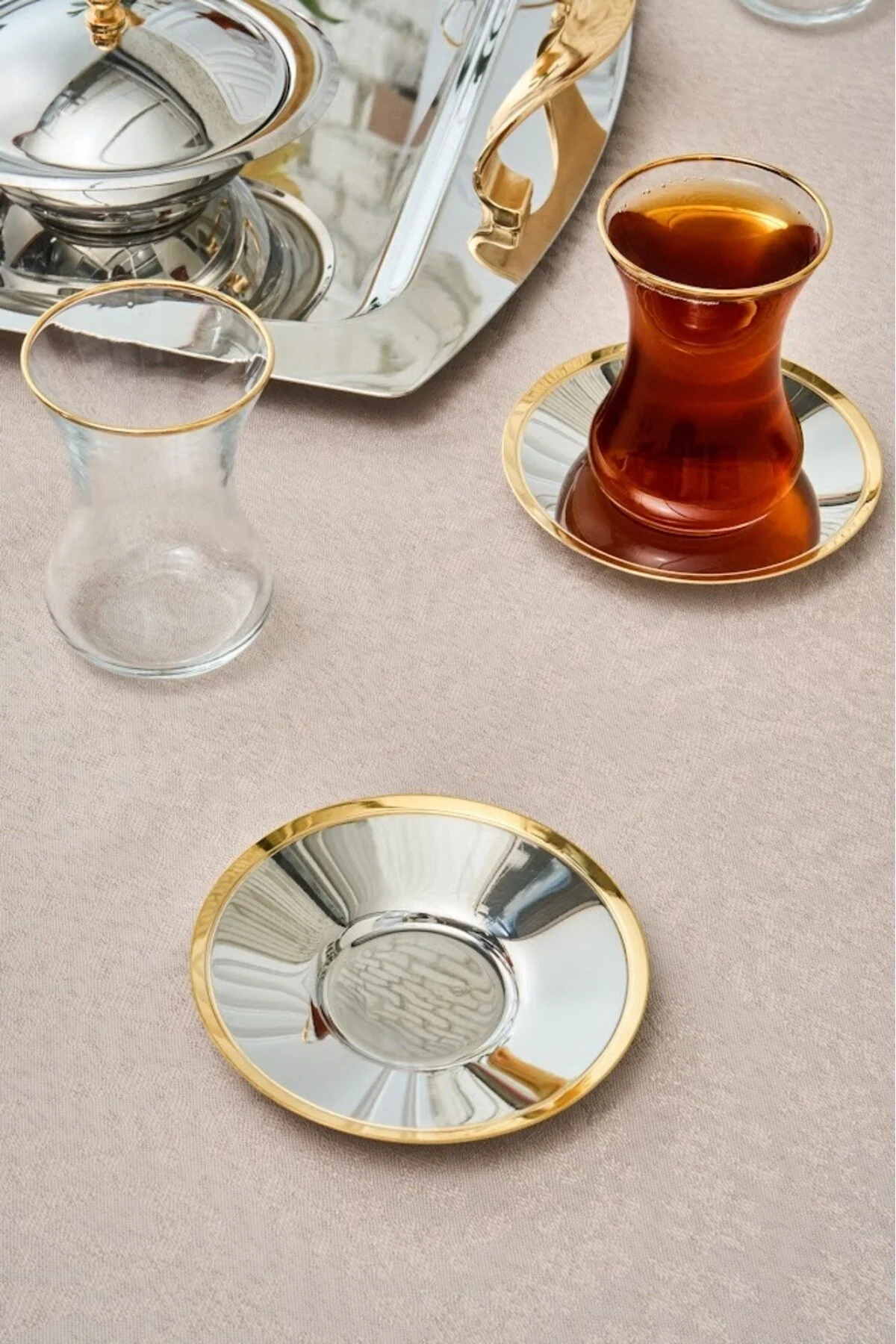 لیوان ویستا 40 قطعه سینی از 12 نفر چای مجموعه طلا Karaca