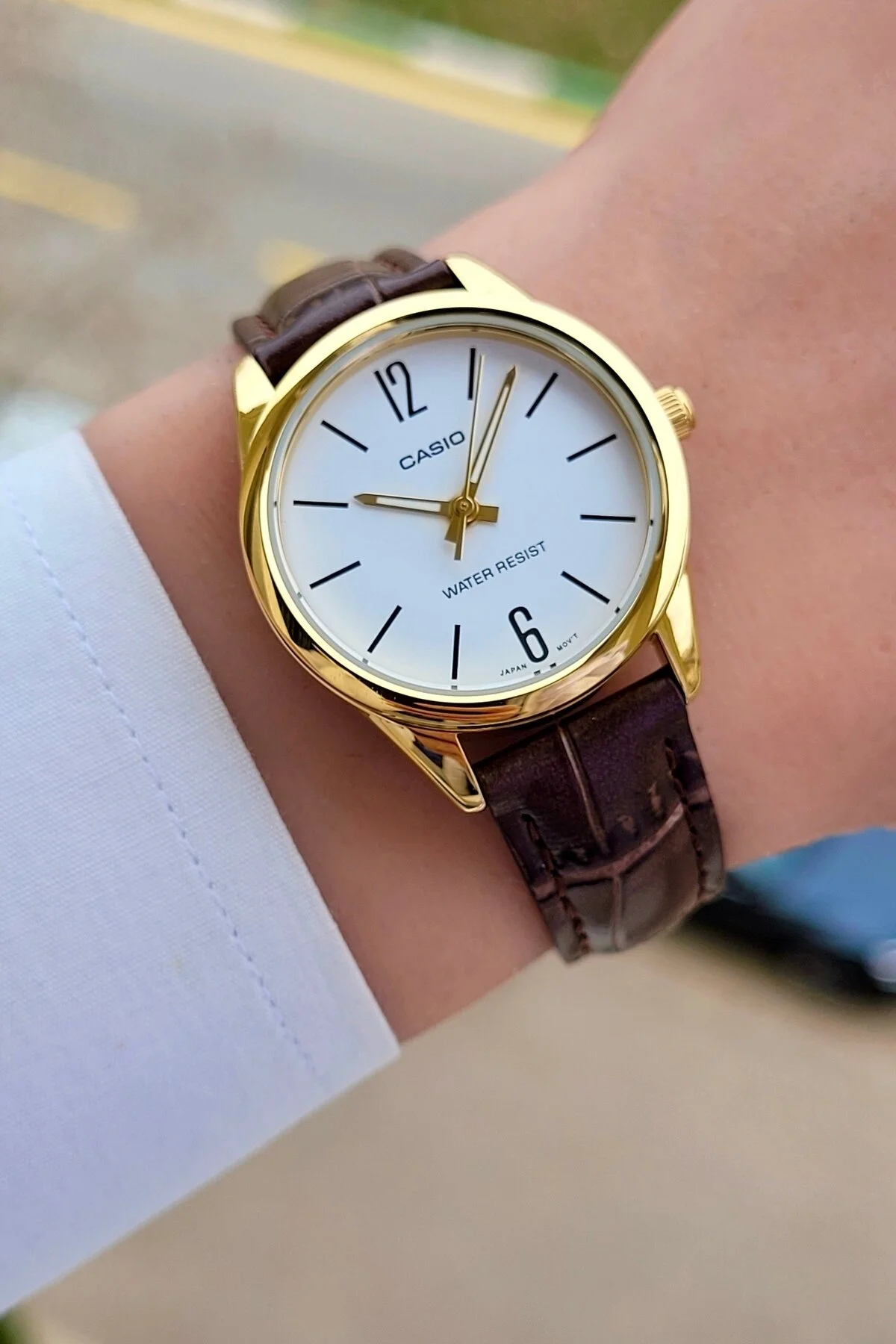 ساعت مچی زنانه با ضمانت بند قهوه ای رنگ زرد کاور تمام استیل Casio