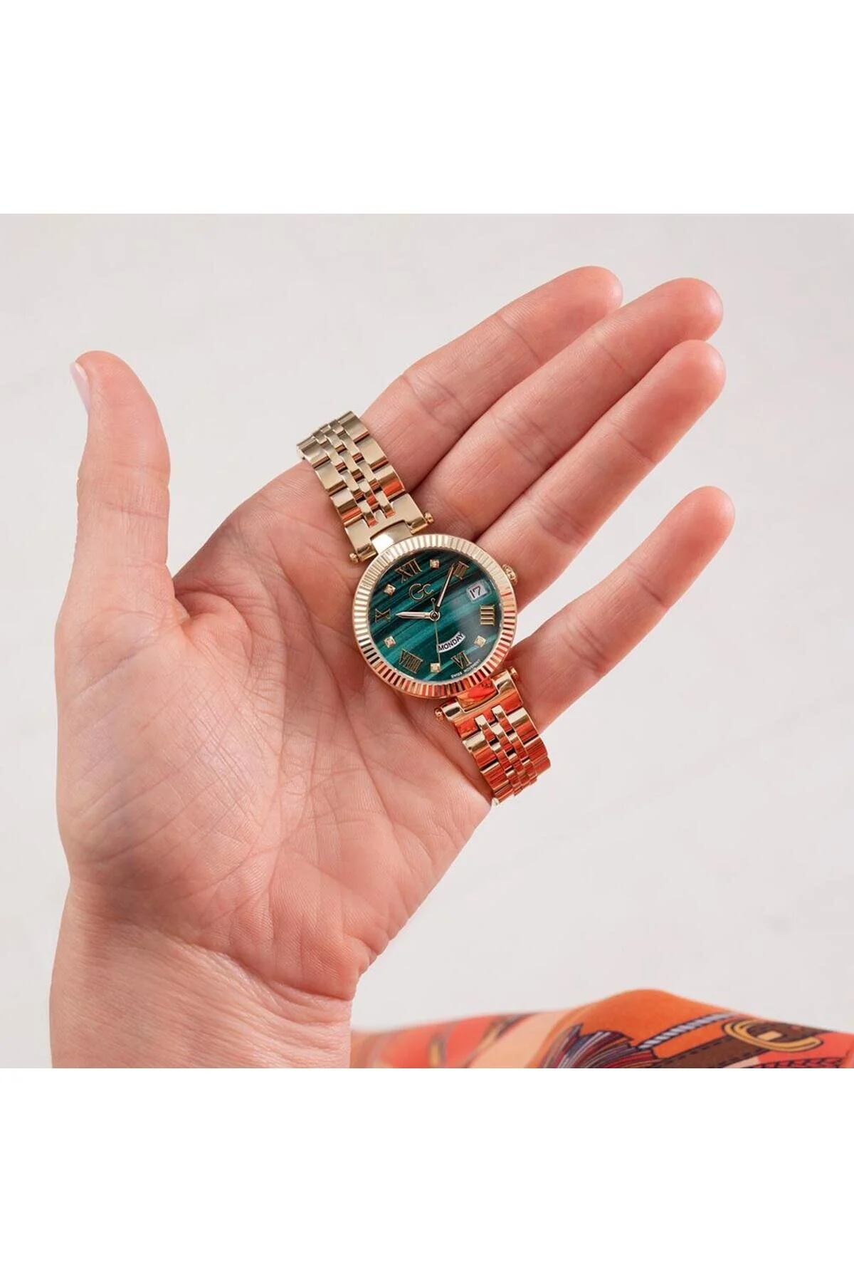 ساعت مچی زنانه GCZ01006L9MF اورجینال Guess Collection