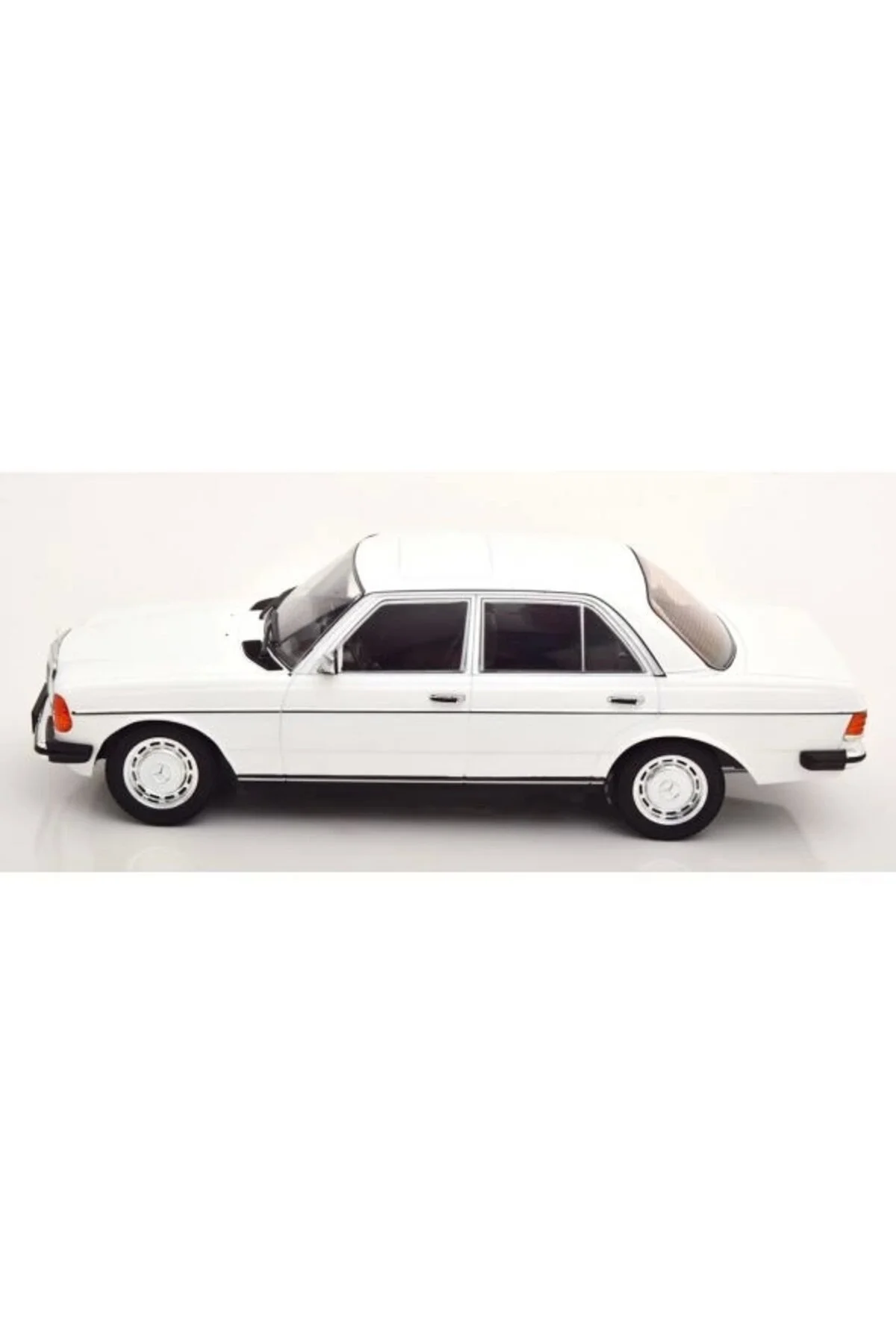 مدل خودرو مرسدس بنز 230E W123 1975 سفید KK Scale