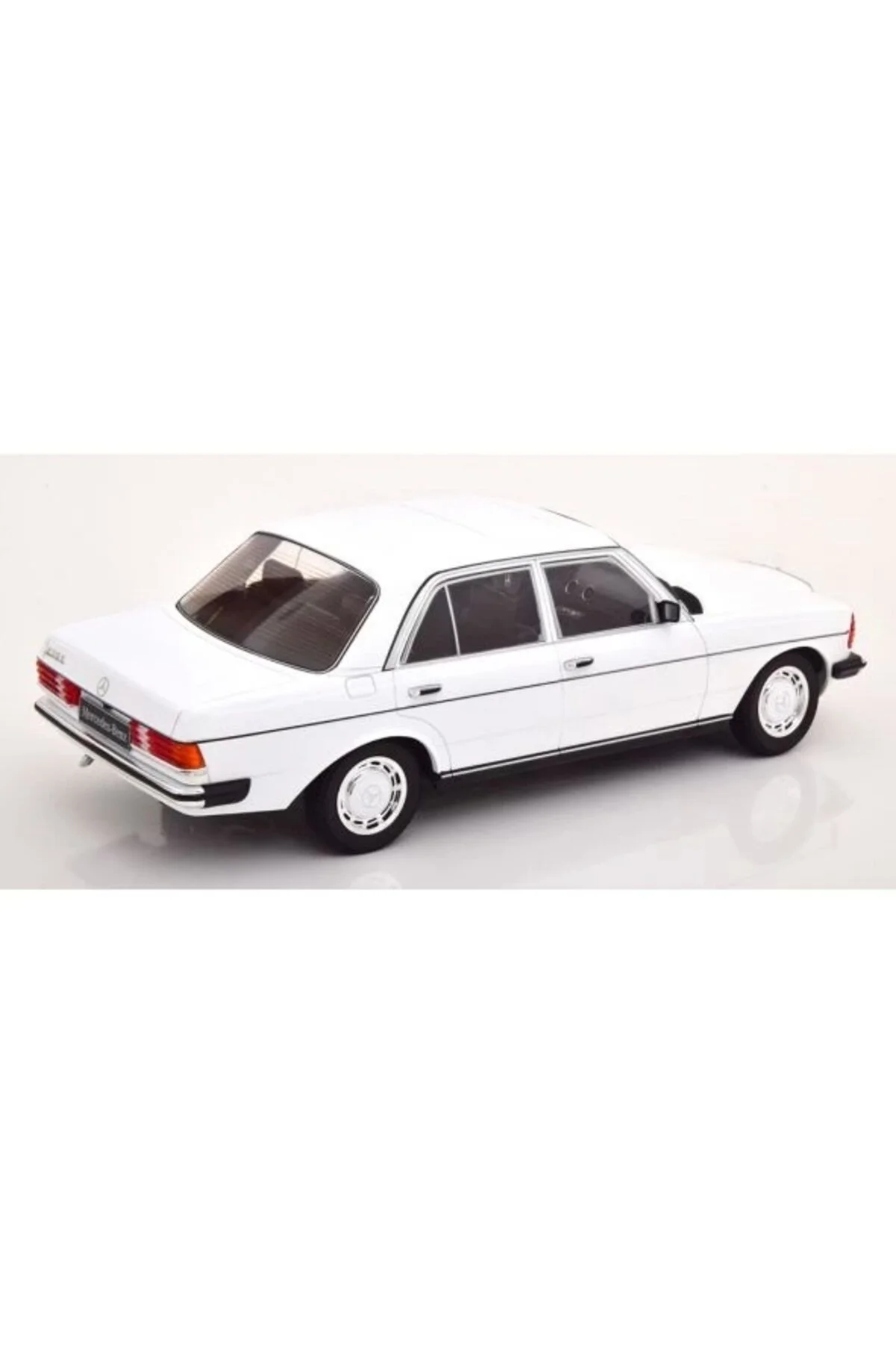 مدل خودرو مرسدس بنز 230E W123 1975 سفید KK Scale