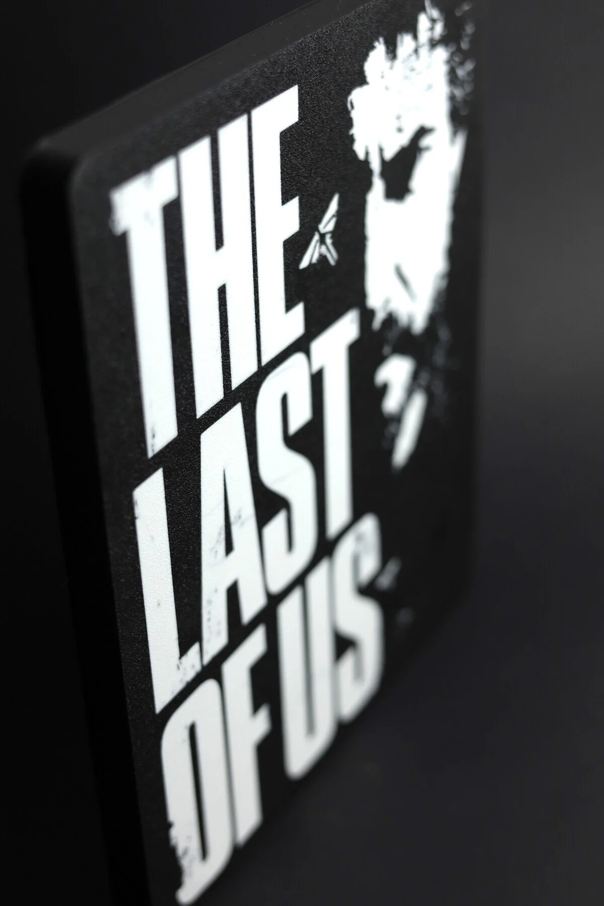 اشیاء دکوراتیو و مجسمه THE LAST OF US JOEL SIGNAGE 3D 25CM X 21.5CM 1.5CM فیگور domini
