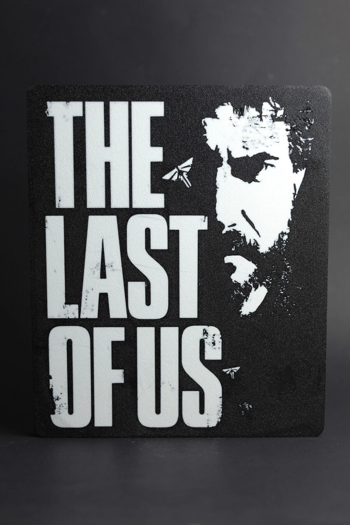 اشیاء دکوراتیو و مجسمه THE LAST OF US JOEL SIGNAGE 3D 25CM X 21.5CM 1.5CM فیگور domini