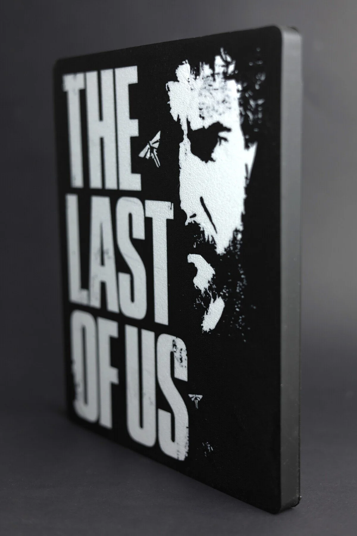 اشیاء دکوراتیو و مجسمه THE LAST OF US JOEL SIGNAGE 3D 25CM X 21.5CM 1.5CM فیگور domini