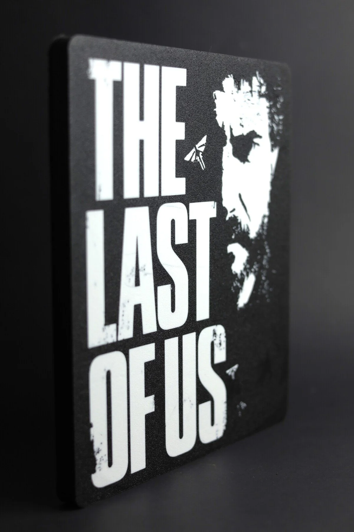 اشیاء دکوراتیو و مجسمه THE LAST OF US JOEL SIGNAGE 3D 25CM X 21.5CM 1.5CM فیگور domini