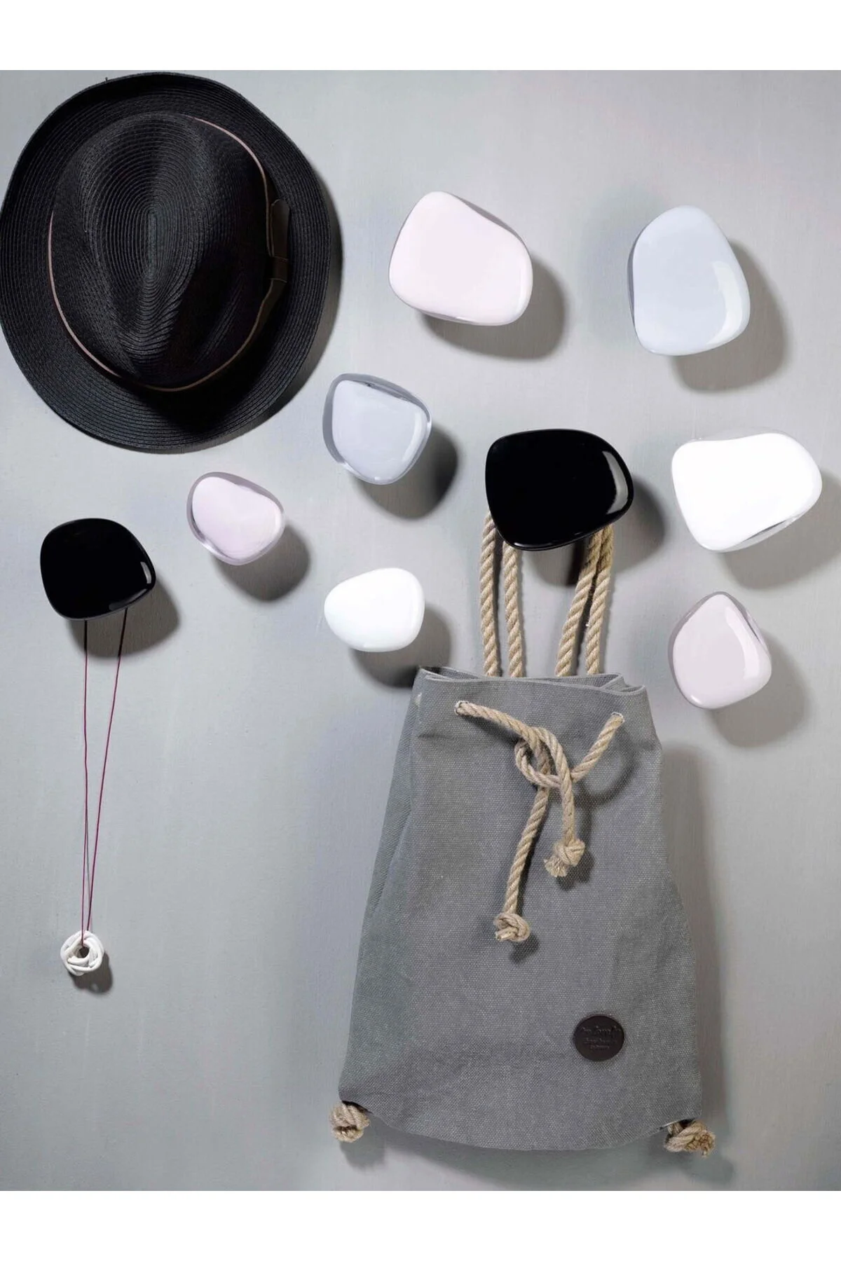 چوب‌لباسی PEBBLES HUP HANGER OPAL خاکستری کوچک پاشاباغچه Paşabahçe