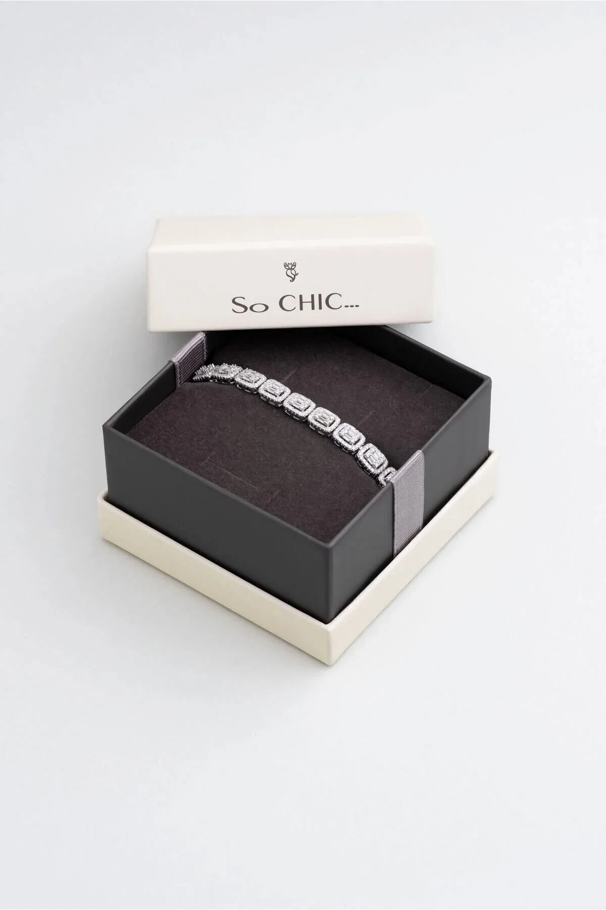 دستبند نقره ای باگت با روکش طلای سفید 18 عیار سنگ های زیرکون So Chic